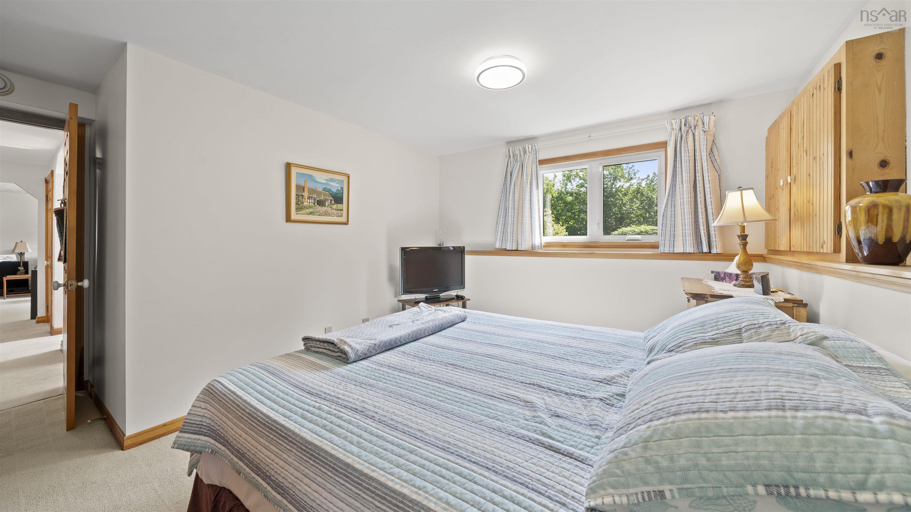 $524,900.00: 200 Bayview Drive, Whites Lake