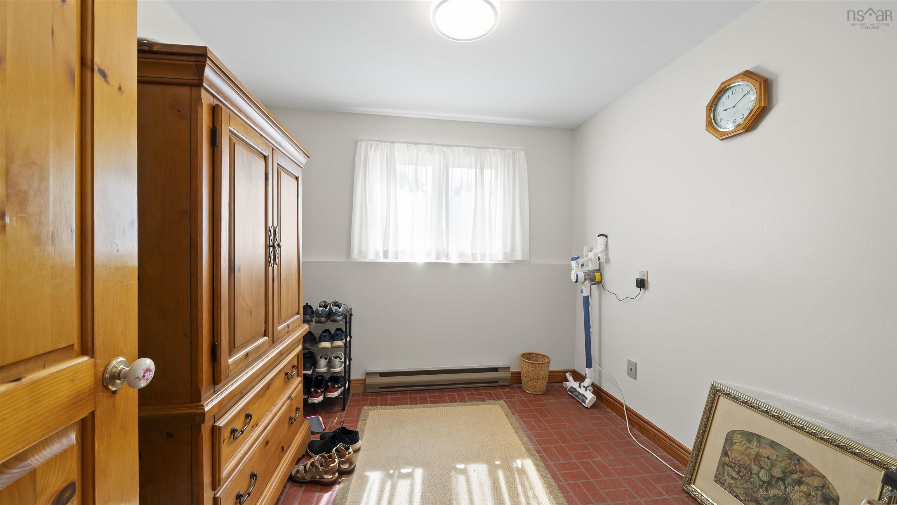 $524,900.00: 200 Bayview Drive, Whites Lake