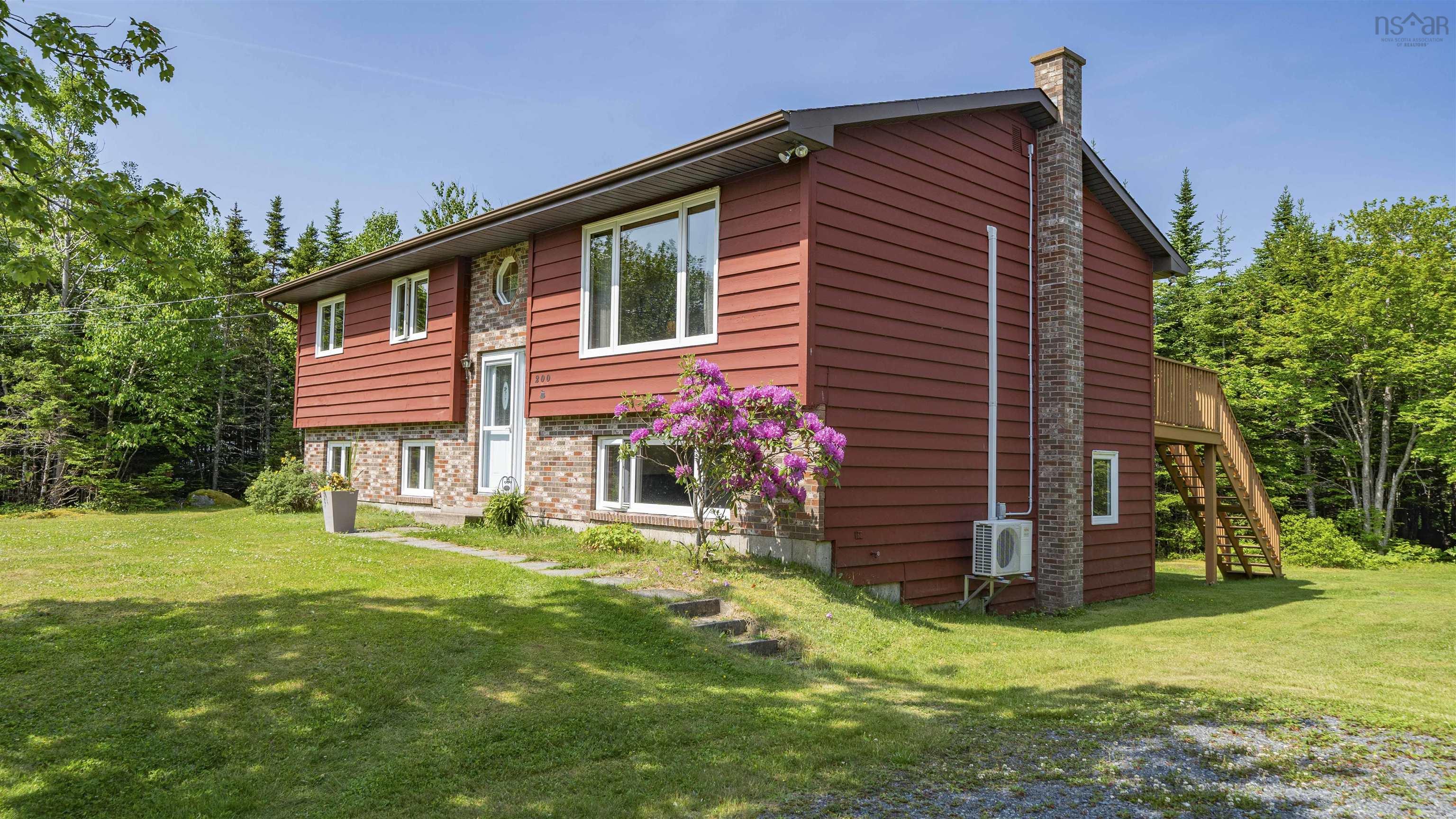 $524,900.00: 200 Bayview Drive, Whites Lake