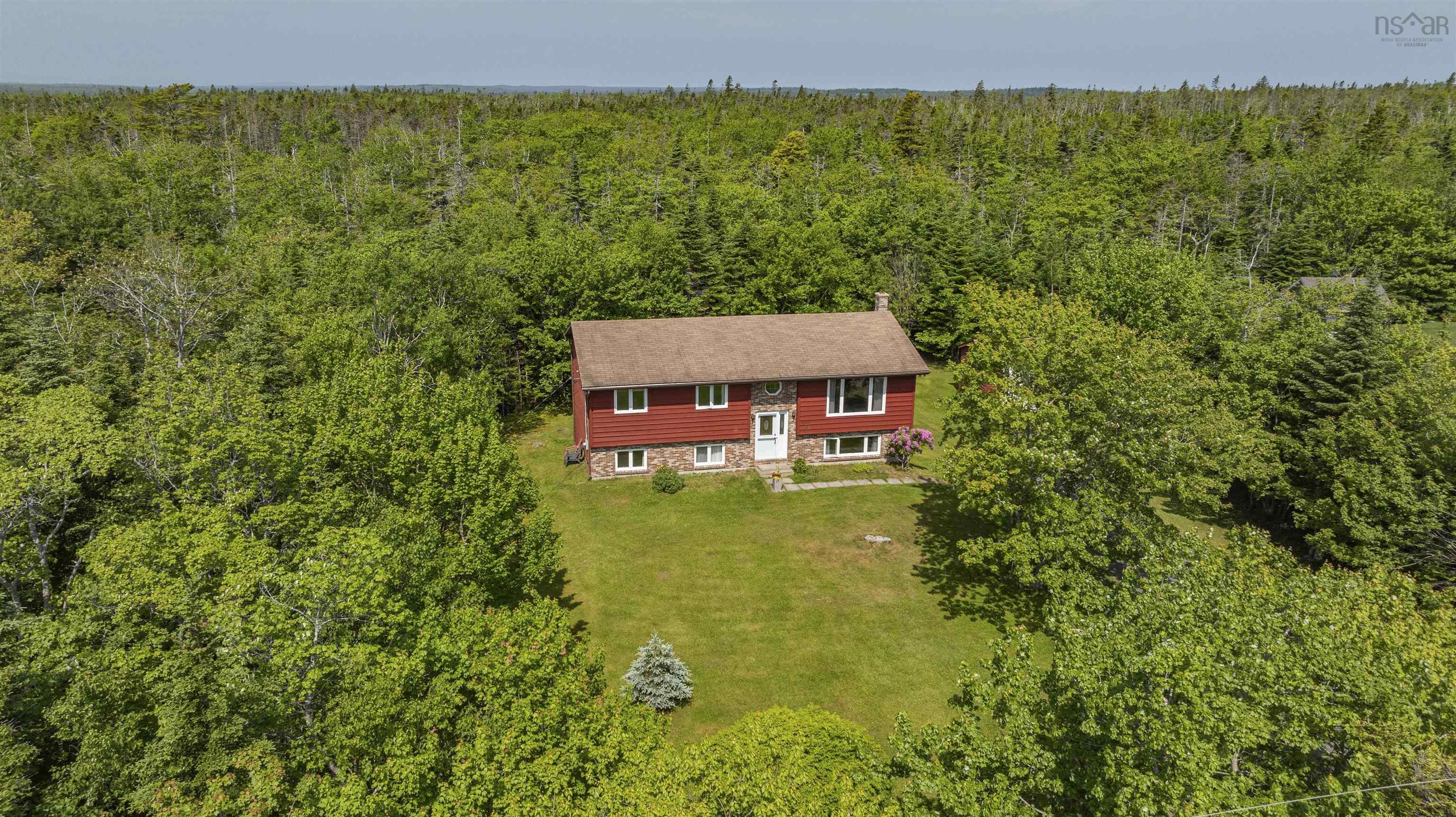 $524,900.00: 200 Bayview Drive, Whites Lake