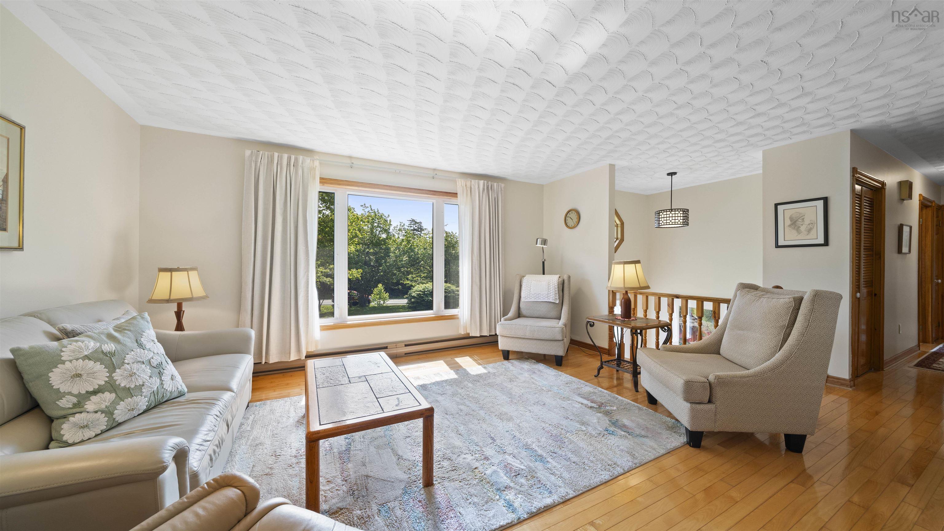 $524,900.00: 200 Bayview Drive, Whites Lake