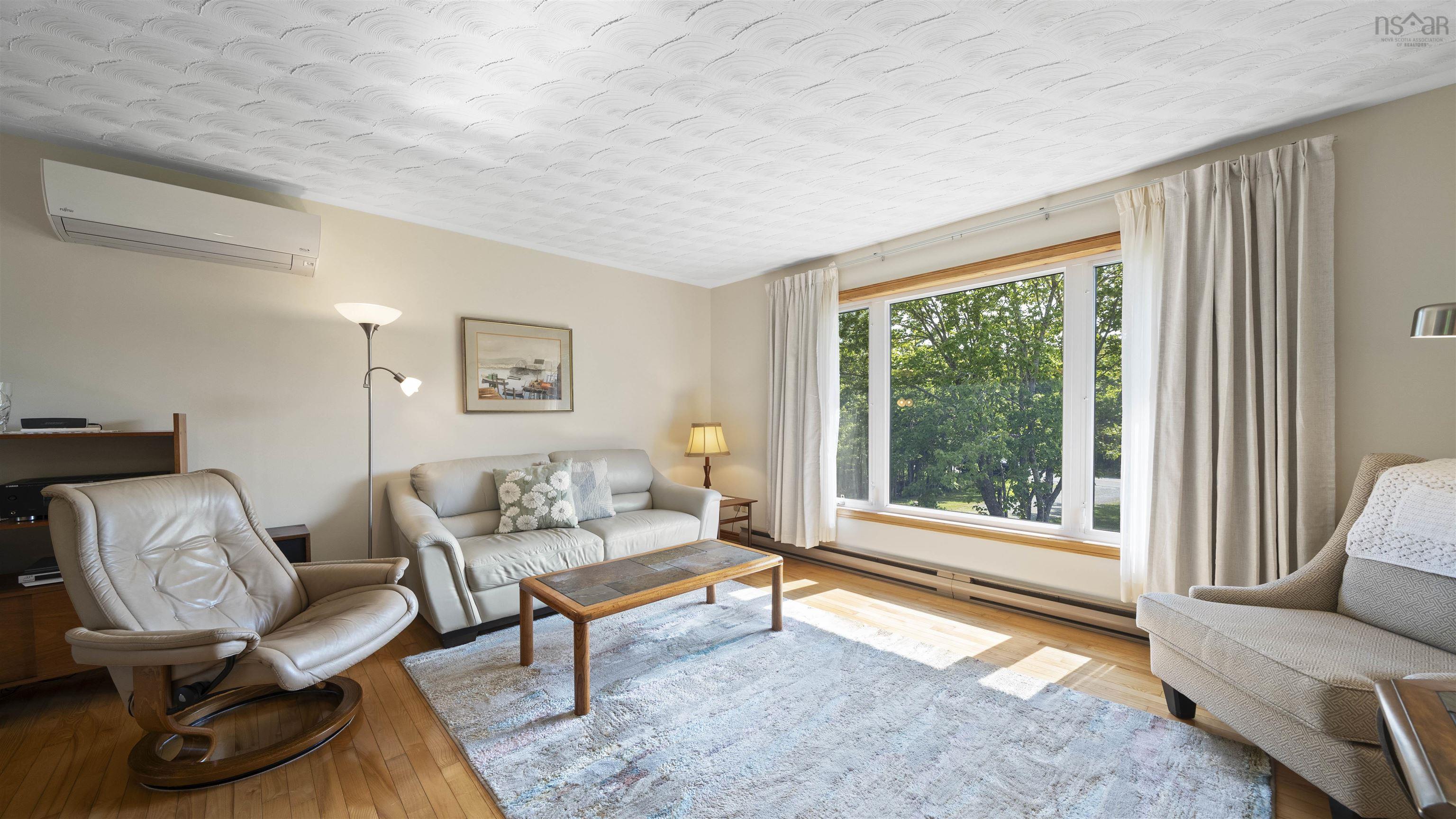 $524,900.00: 200 Bayview Drive, Whites Lake