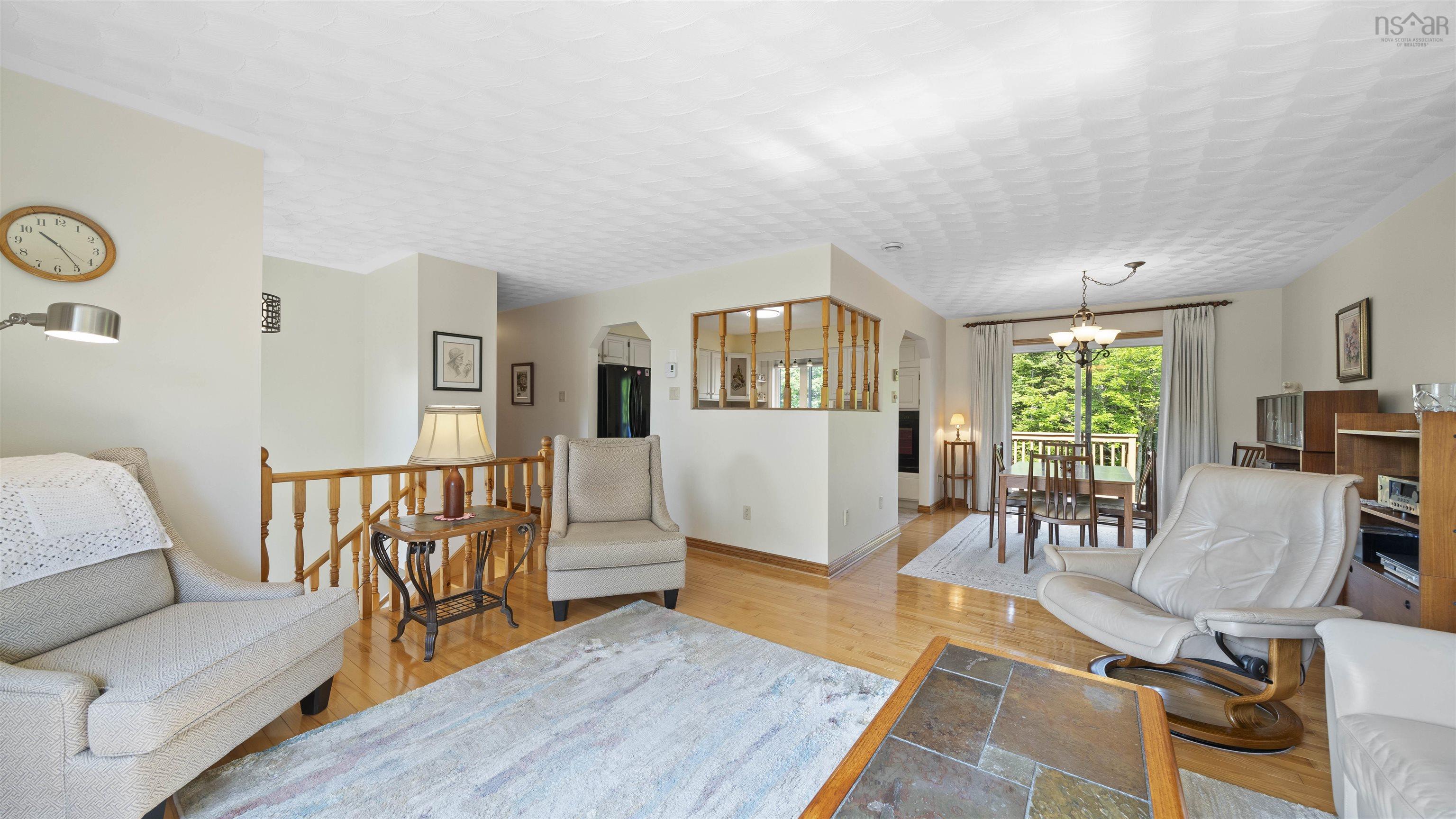 $524,900.00: 200 Bayview Drive, Whites Lake