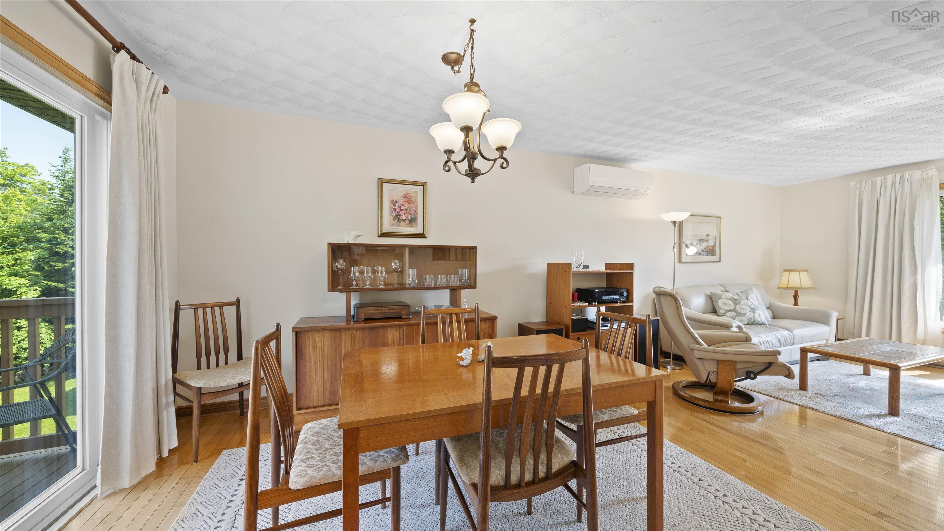 $524,900.00: 200 Bayview Drive, Whites Lake