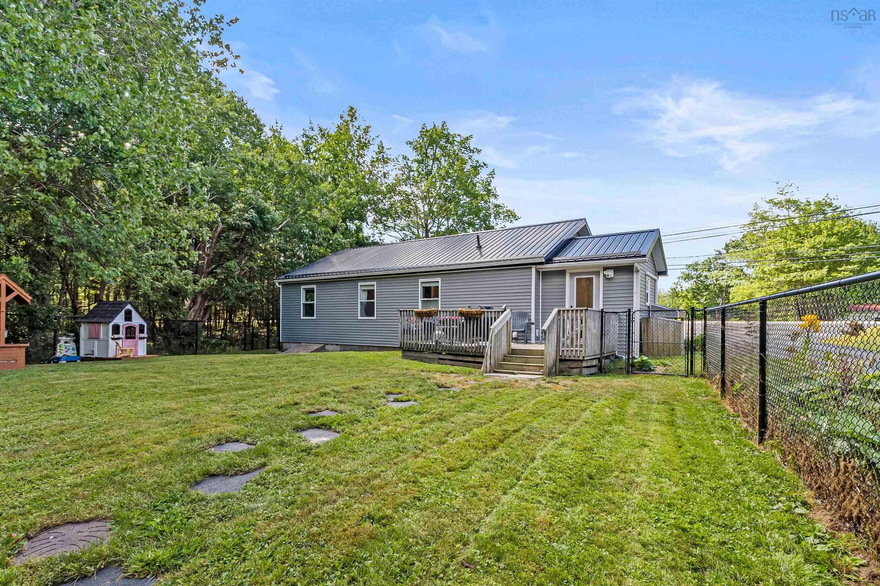 $349,900.00: 451 Highway 1, Mount Uniacke