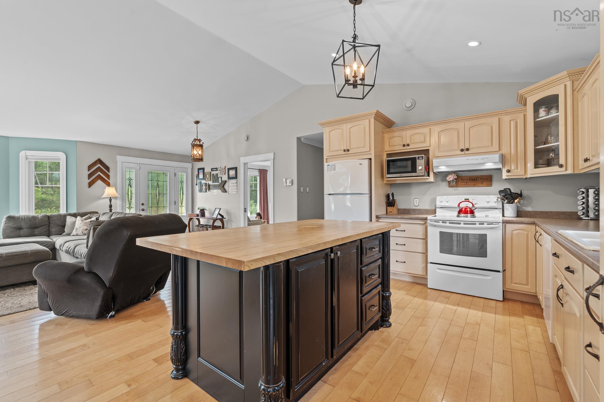 $499,999.00: 86 Fir Avenue, Salmon River