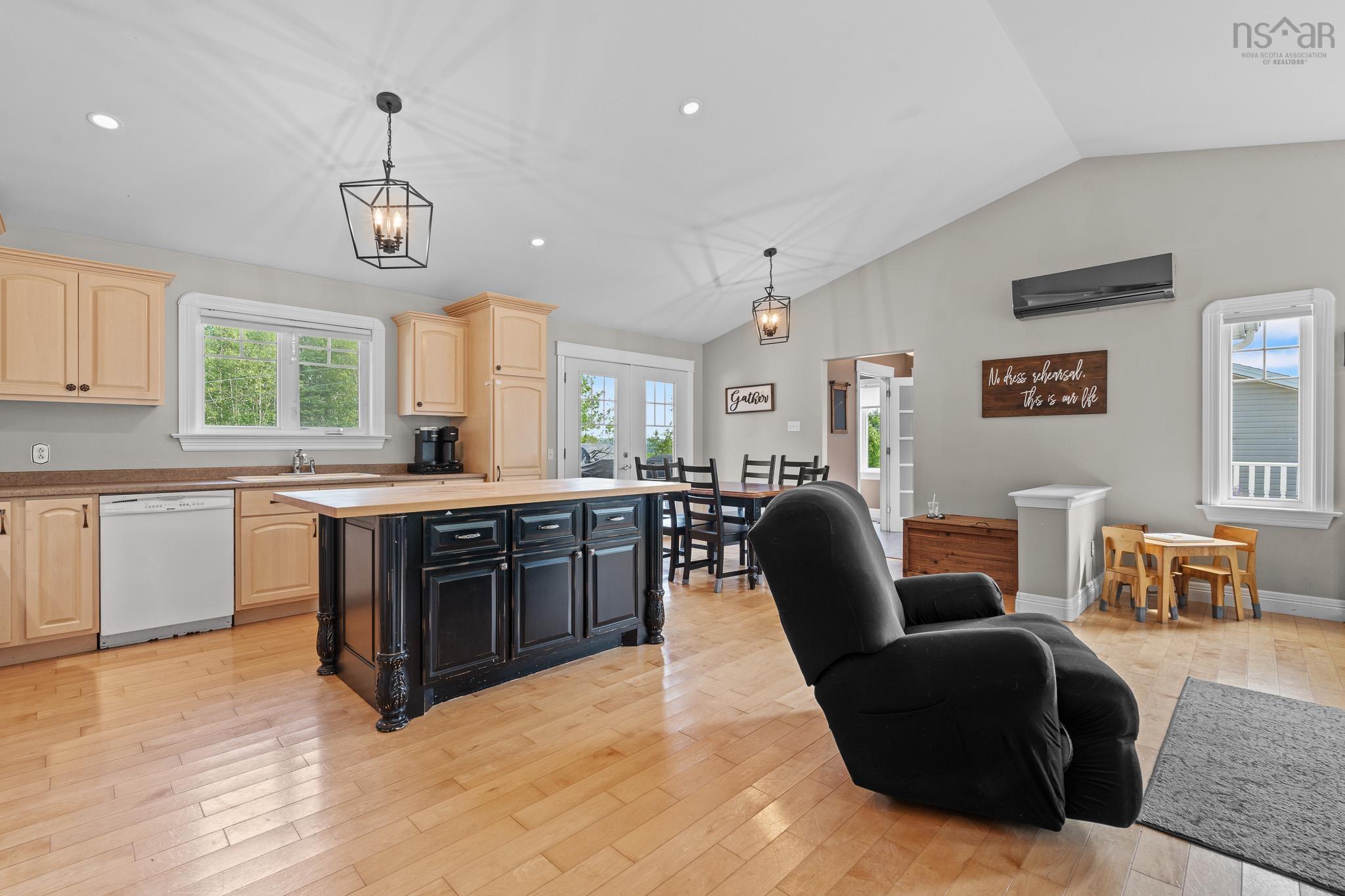 $499,999.00: 86 Fir Avenue, Salmon River