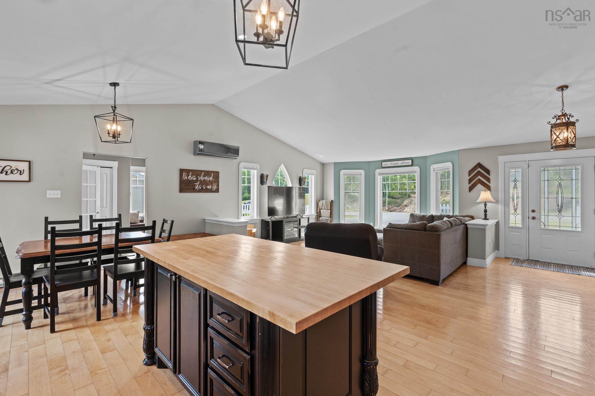 $499,999.00: 86 Fir Avenue, Salmon River