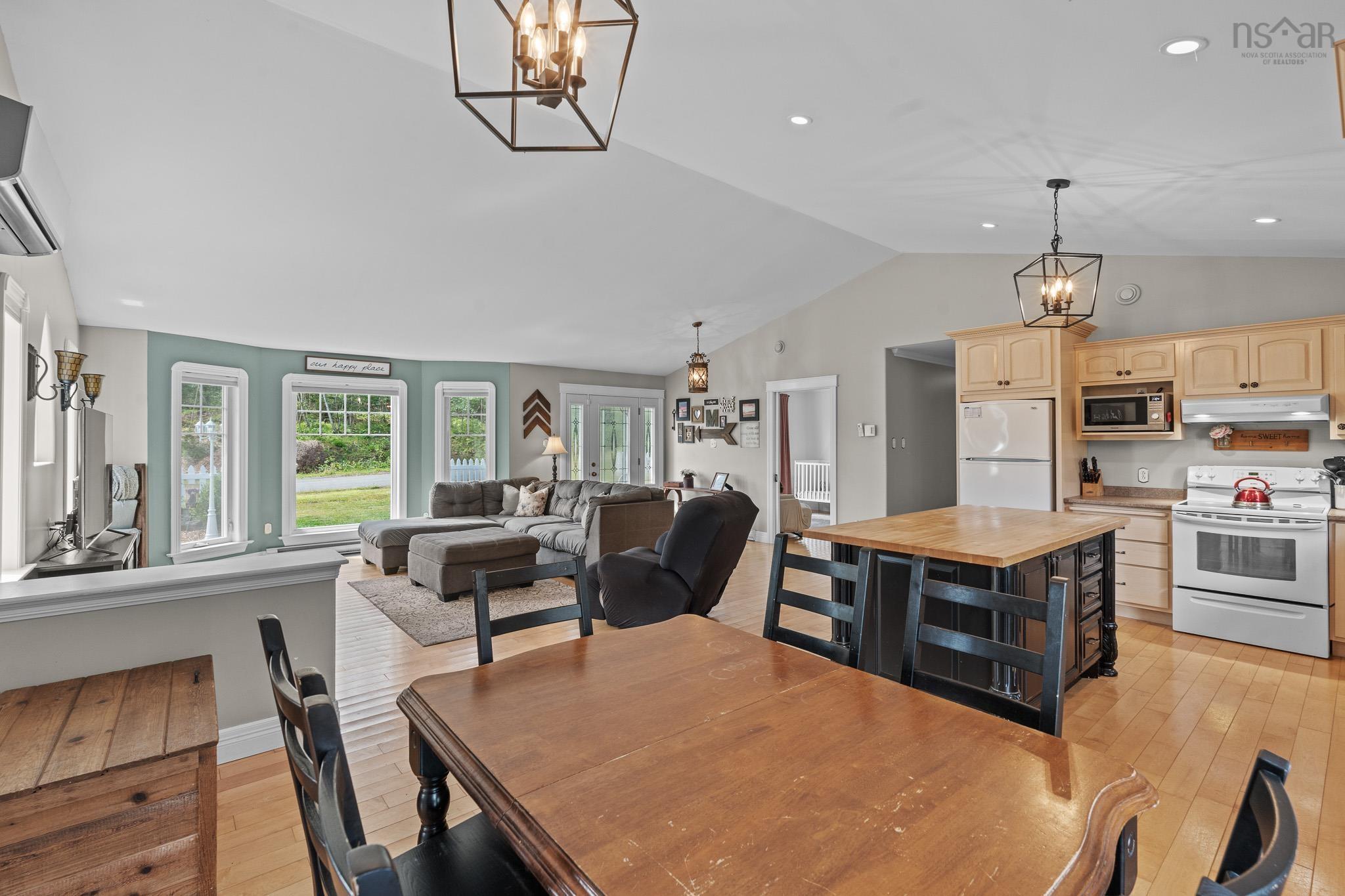 $499,999.00: 86 Fir Avenue, Salmon River