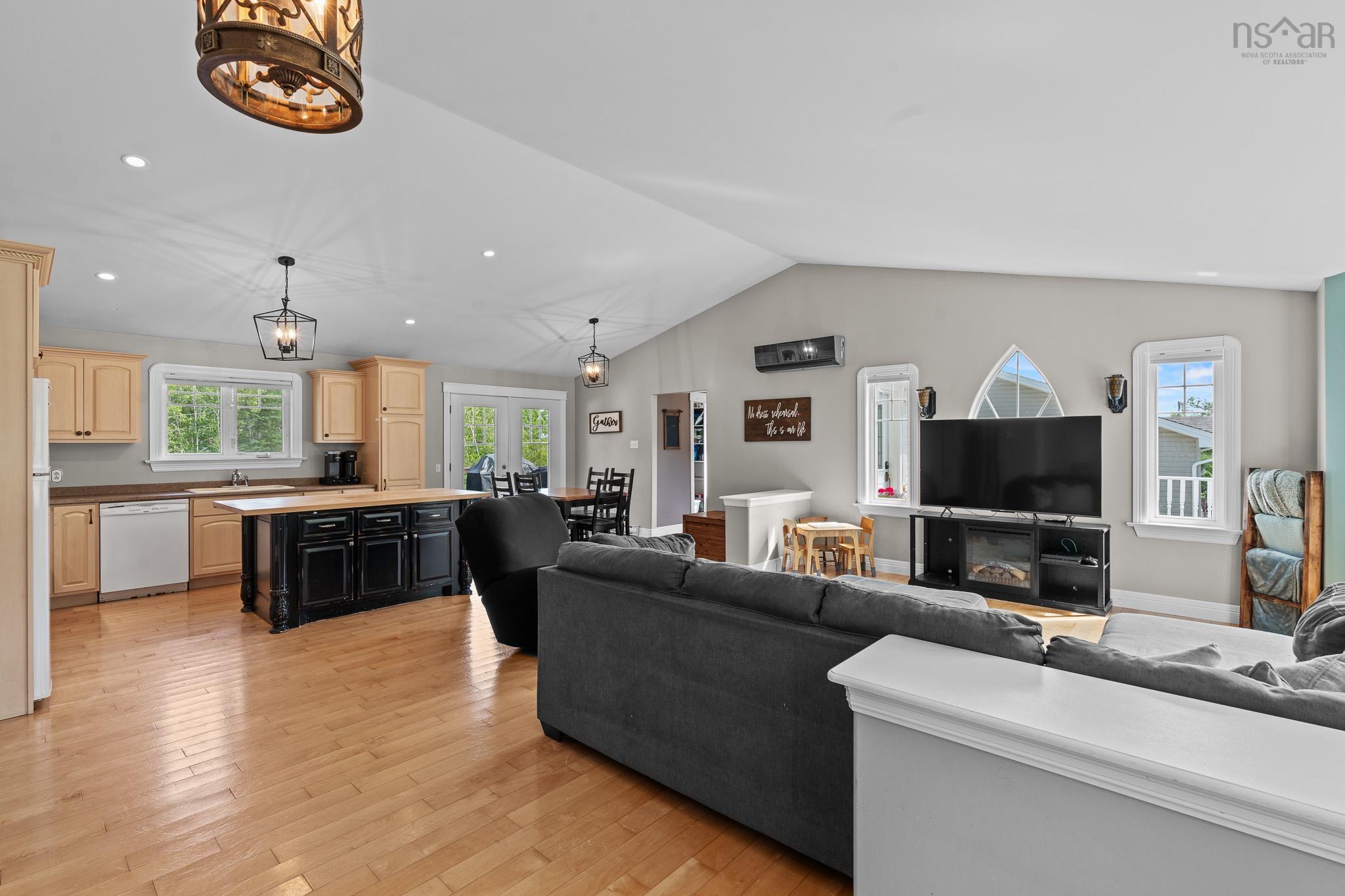 $499,999.00: 86 Fir Avenue, Salmon River