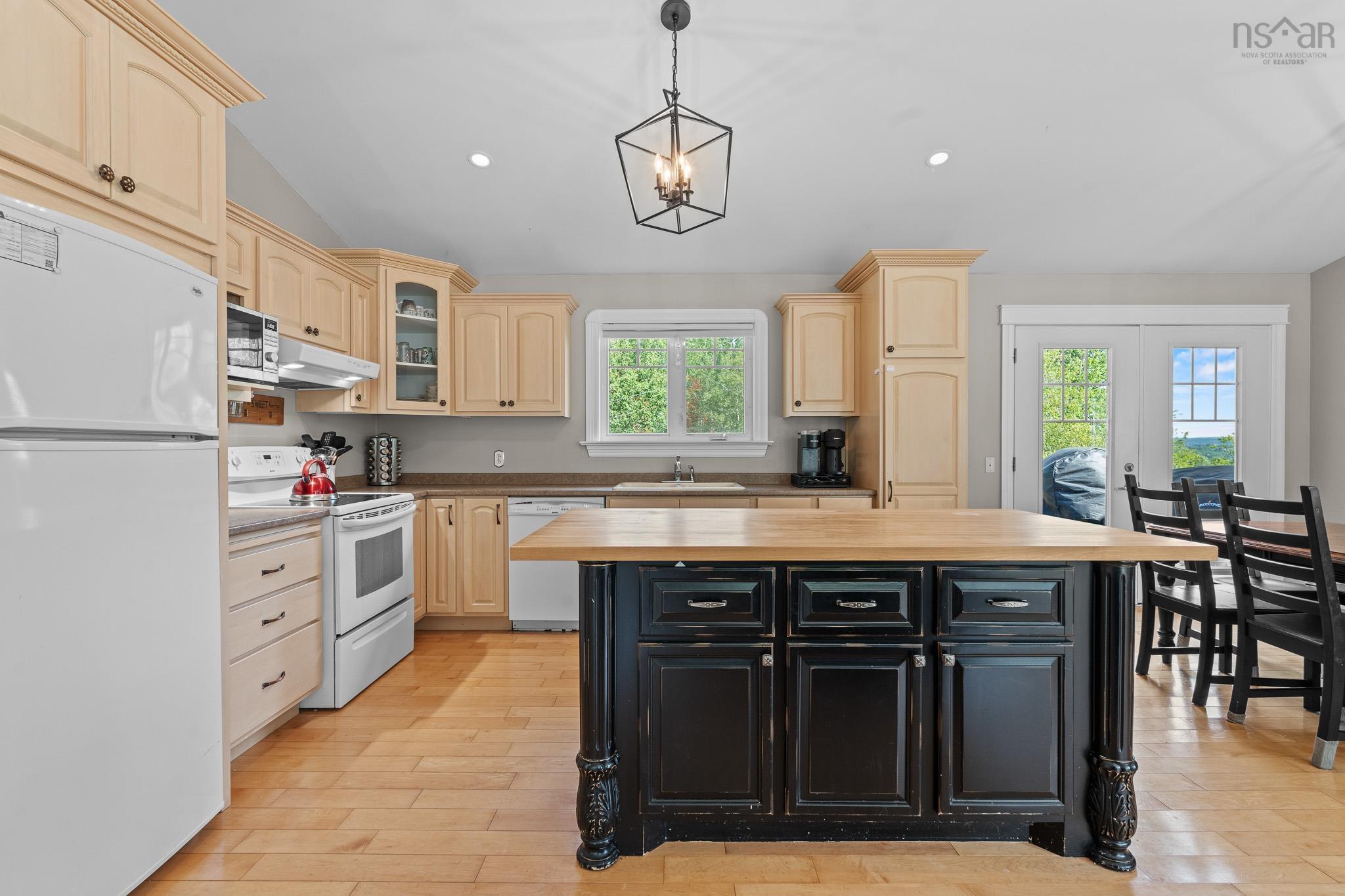 $499,999.00: 86 Fir Avenue, Salmon River