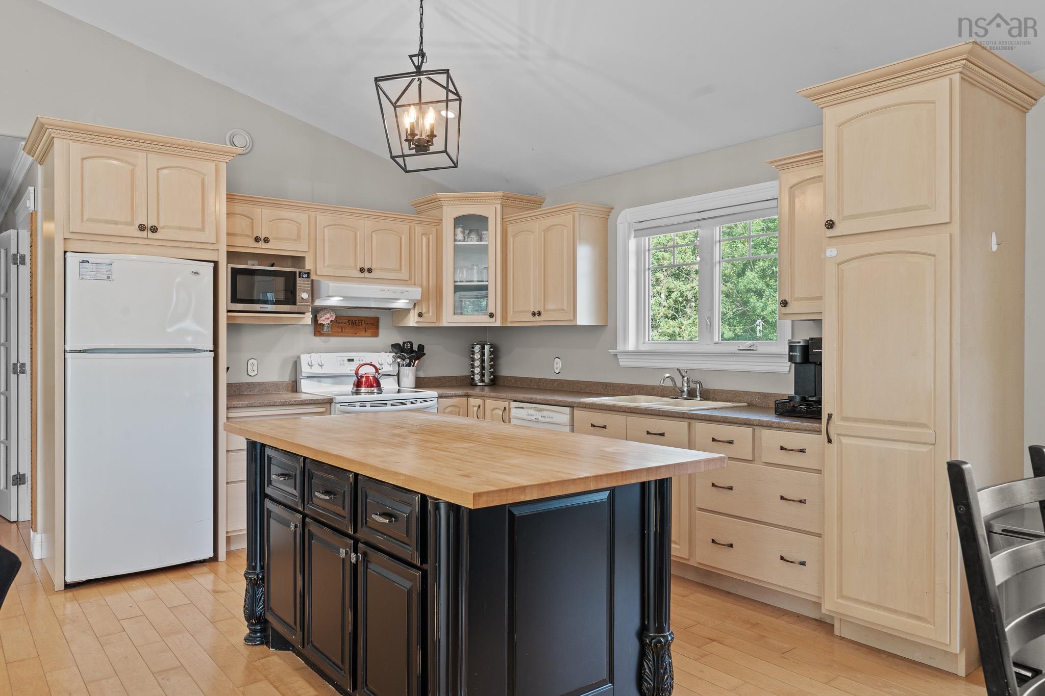 $499,999.00: 86 Fir Avenue, Salmon River