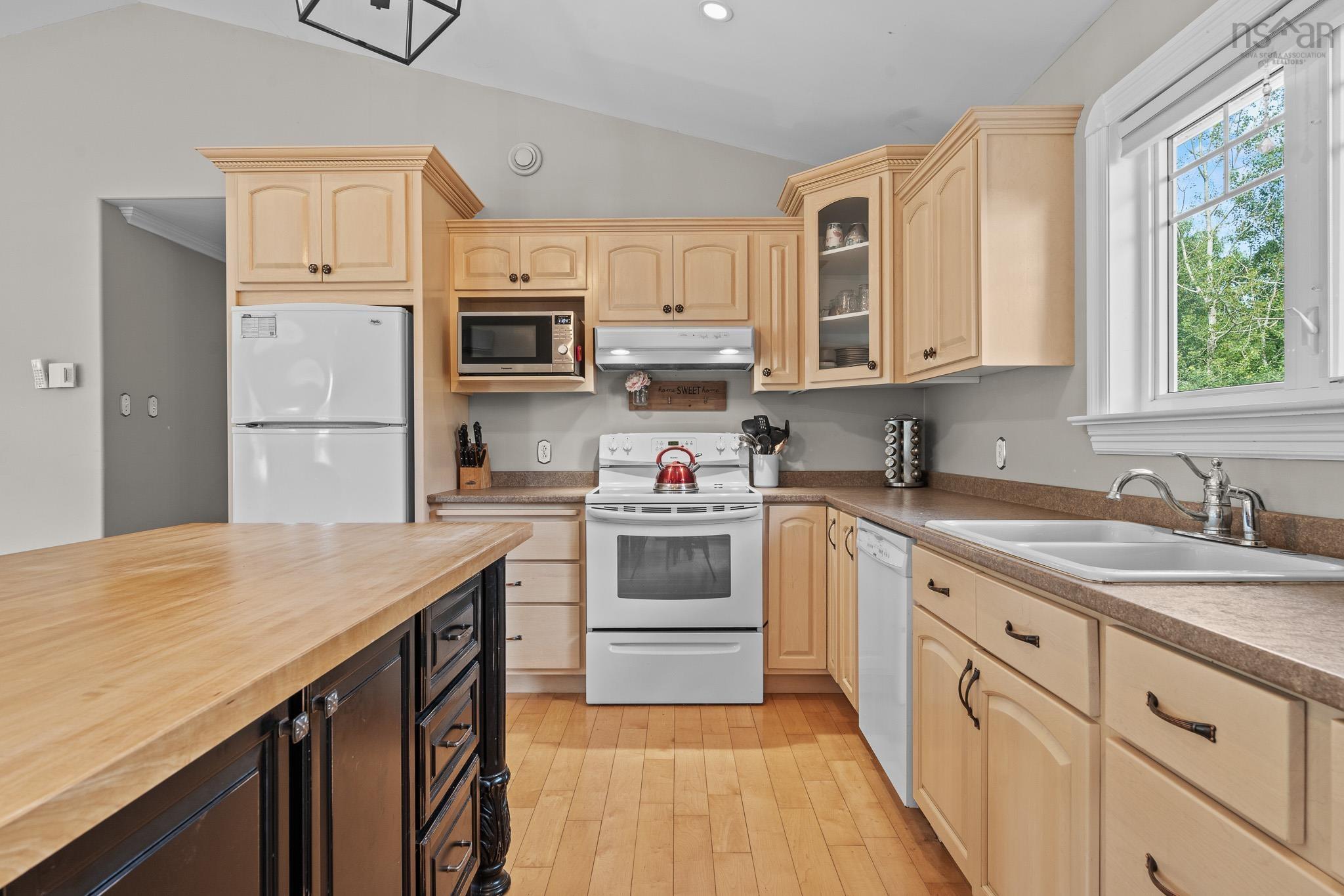 $499,999.00: 86 Fir Avenue, Salmon River