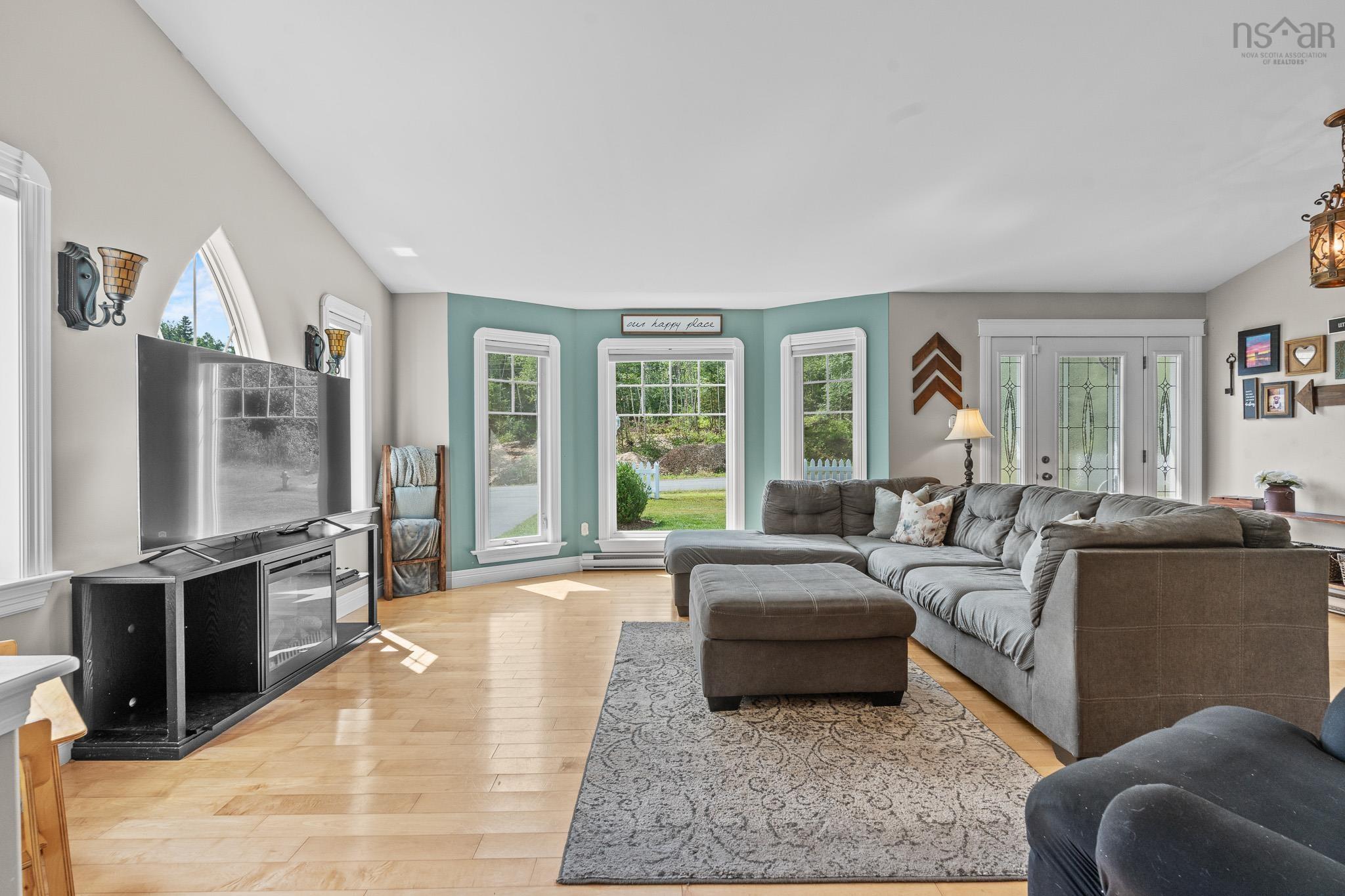 $499,999.00: 86 Fir Avenue, Salmon River