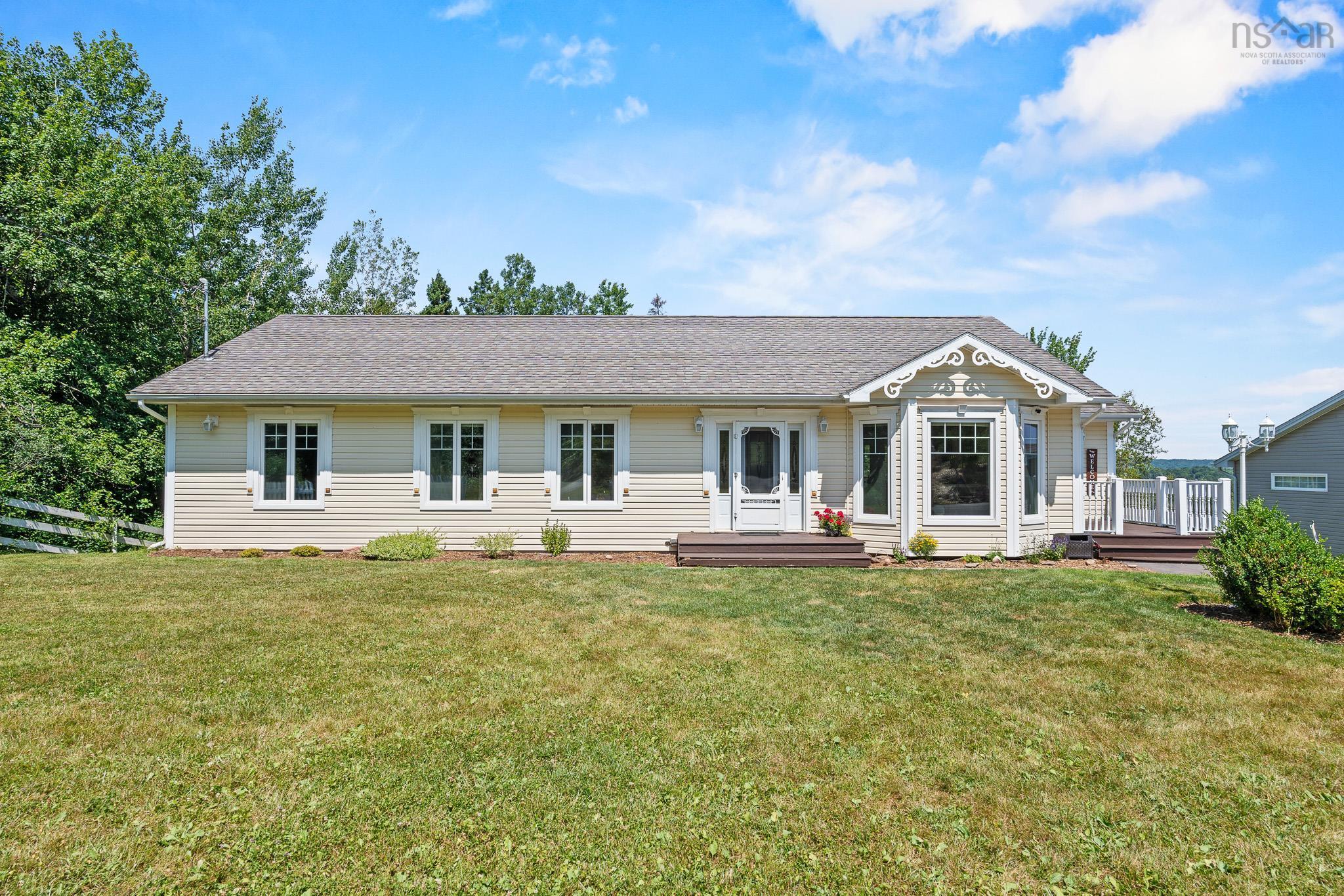 $499,999.00: 86 Fir Avenue, Salmon River