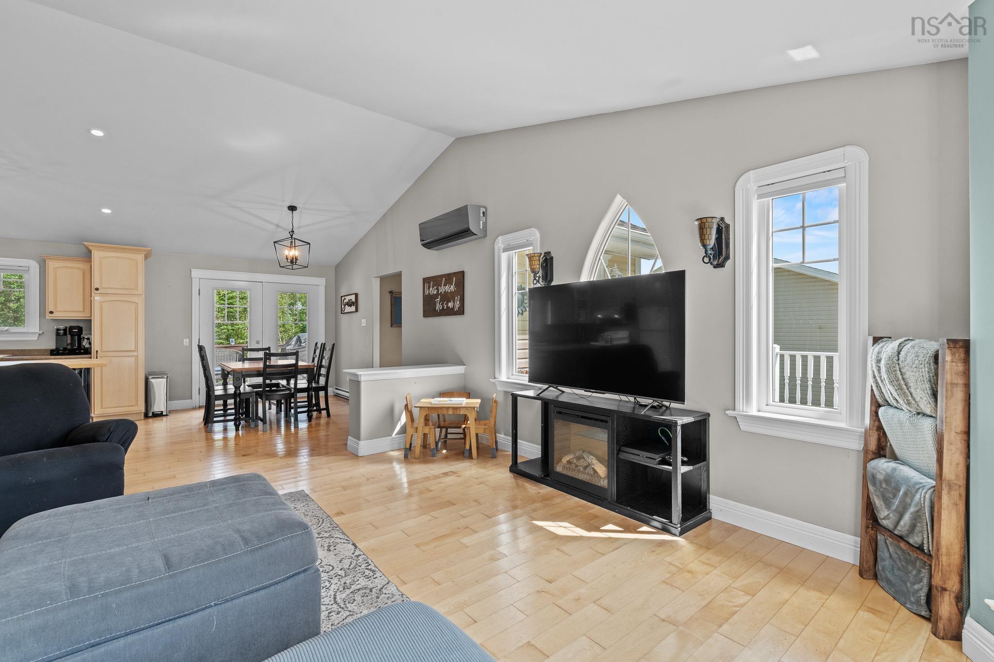 $499,999.00: 86 Fir Avenue, Salmon River