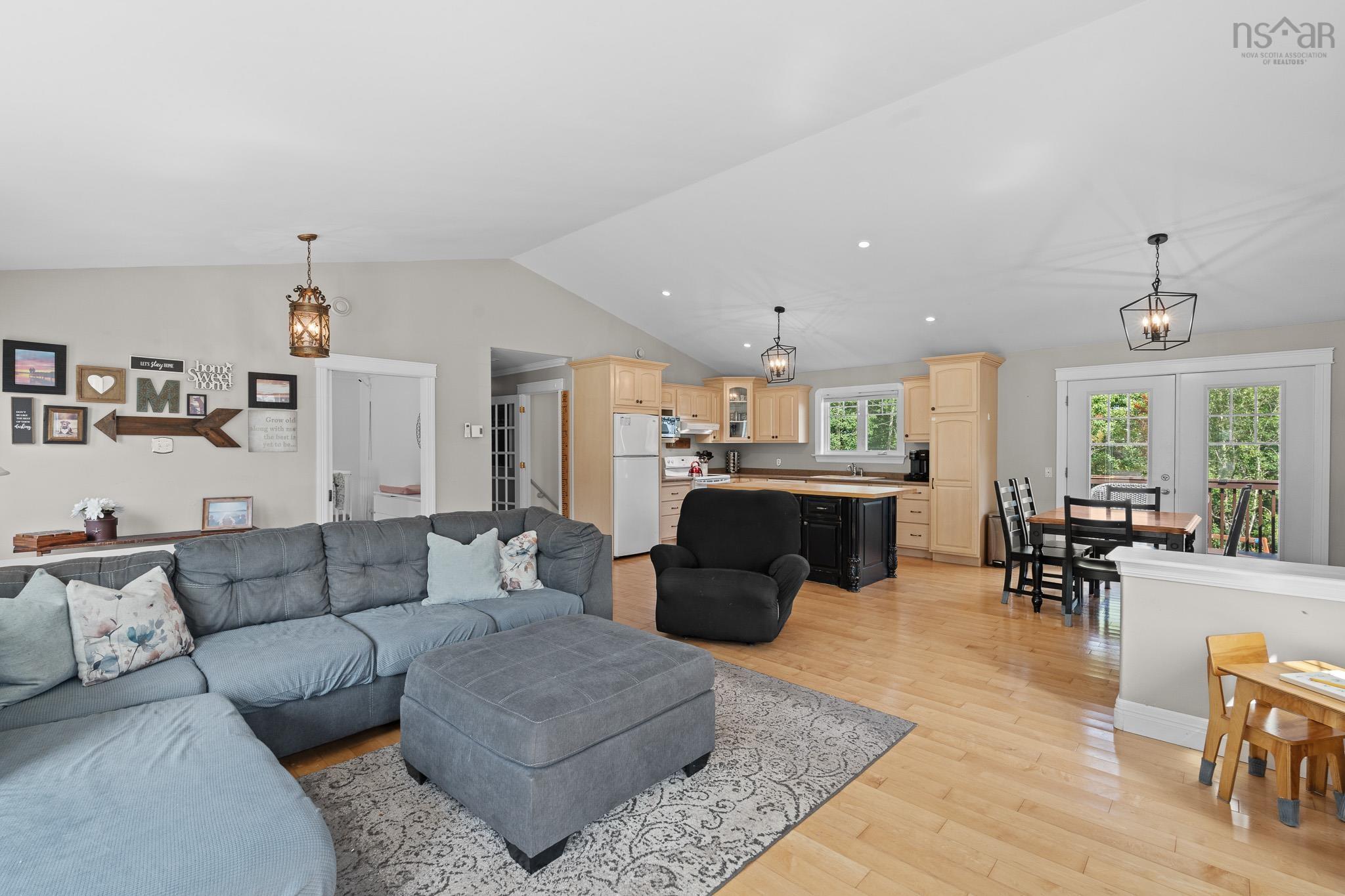 $499,999.00: 86 Fir Avenue, Salmon River