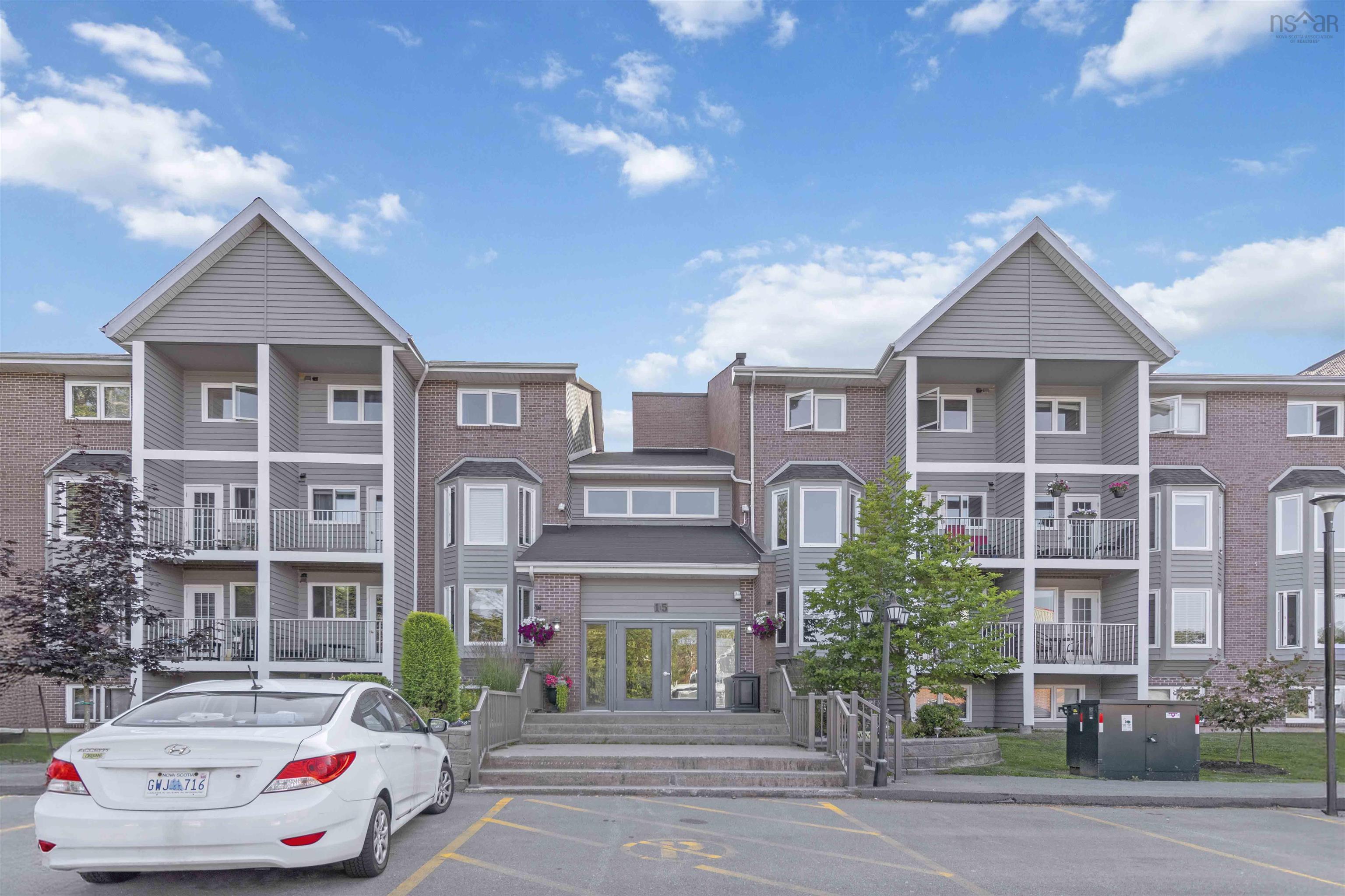 $369,900.00: 303 15 Knightsridge Drive, Halifax