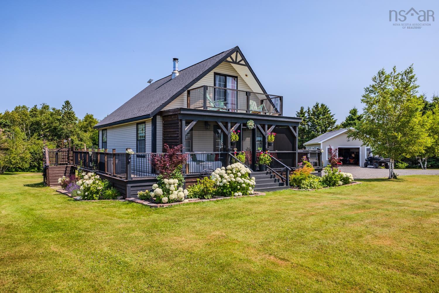 $649,900.00: 1923 Fox Harbour Rd, Fox Harbour