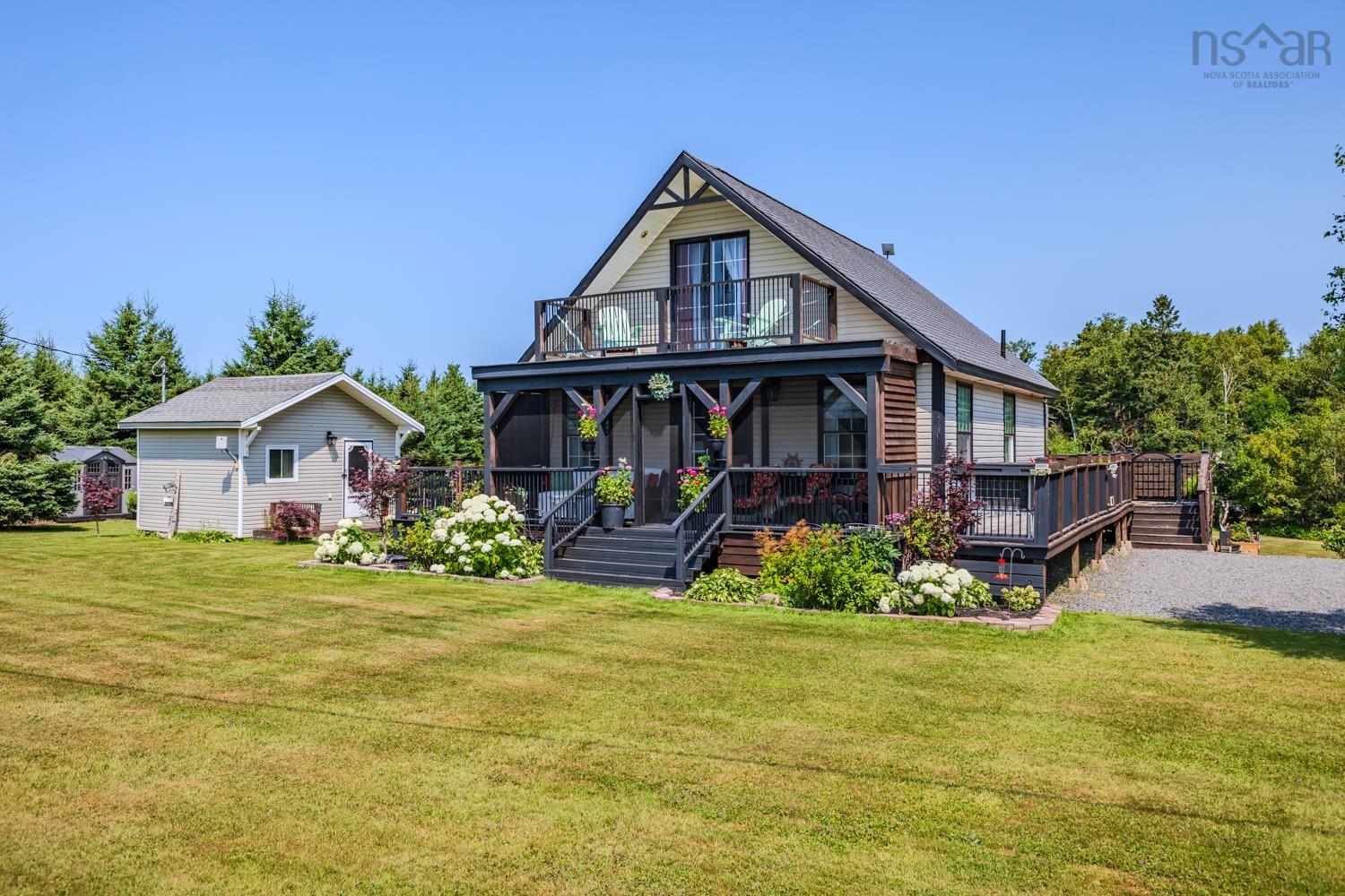 $649,900.00: 1923 Fox Harbour Rd, Fox Harbour