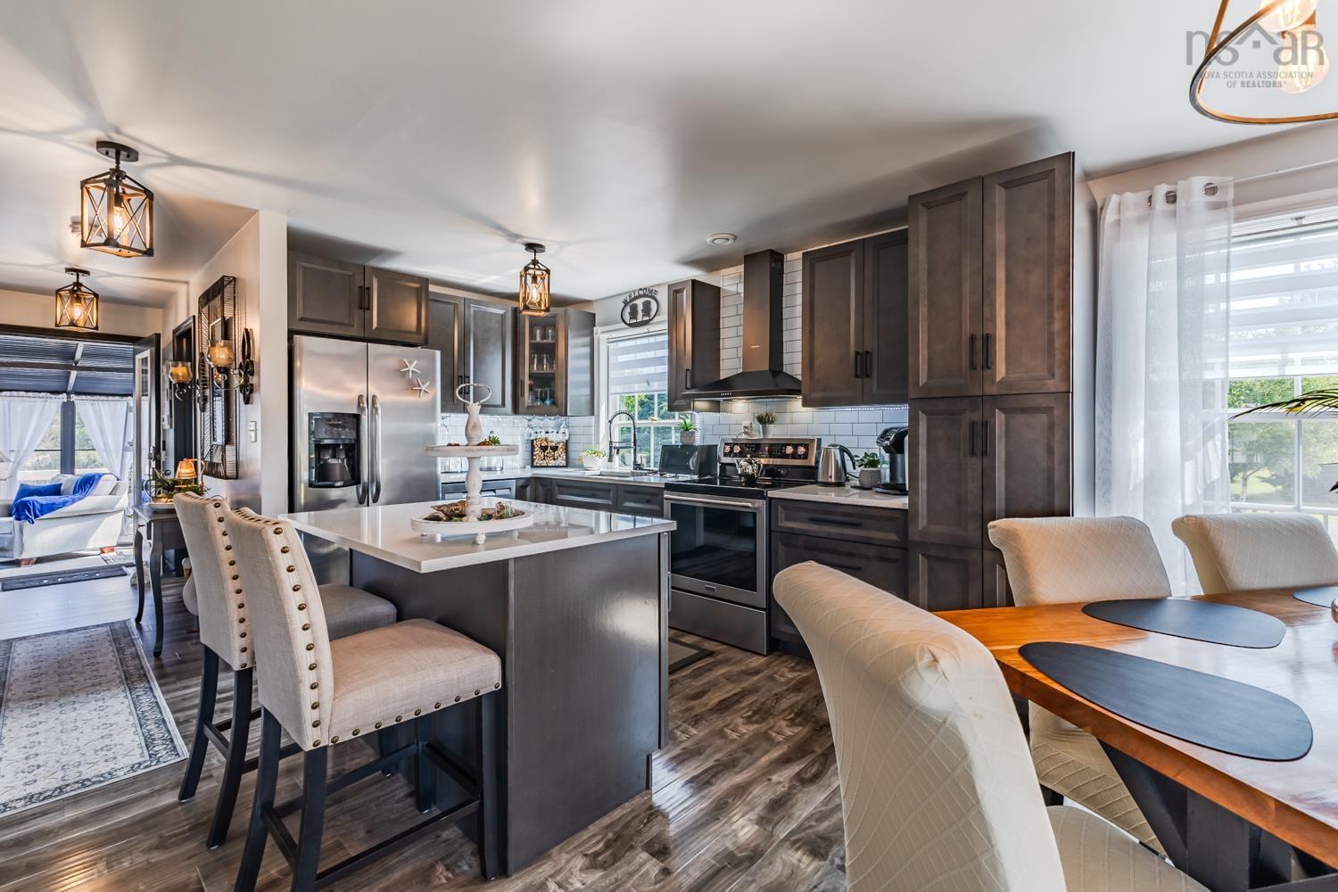 $649,900.00: 1923 Fox Harbour Rd, Fox Harbour