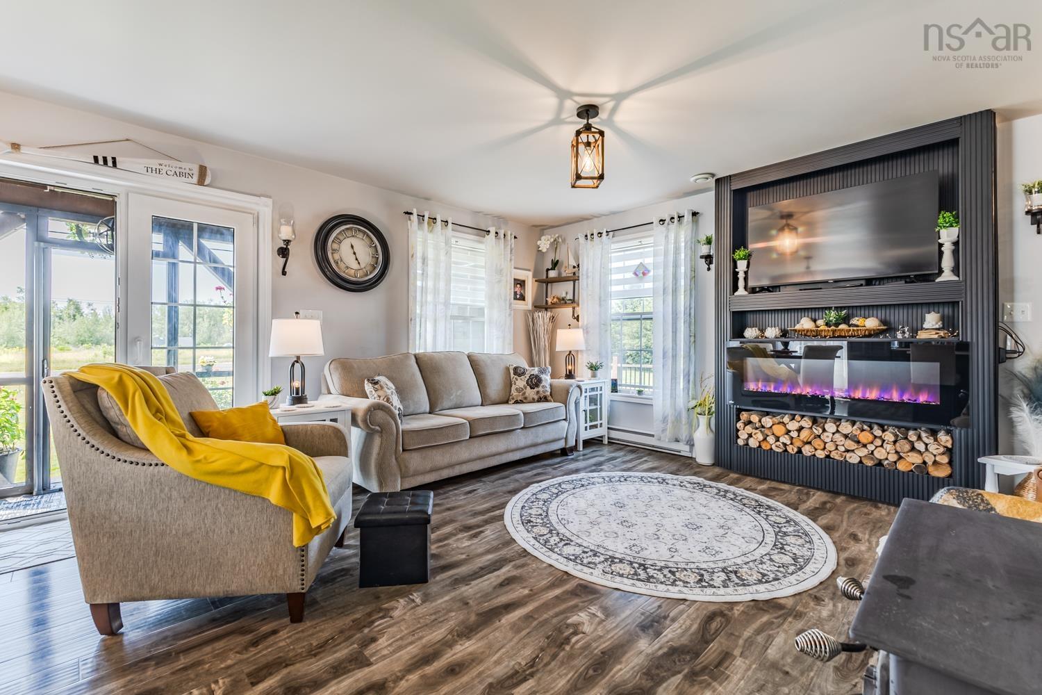 $649,900.00: 1923 Fox Harbour Rd, Fox Harbour