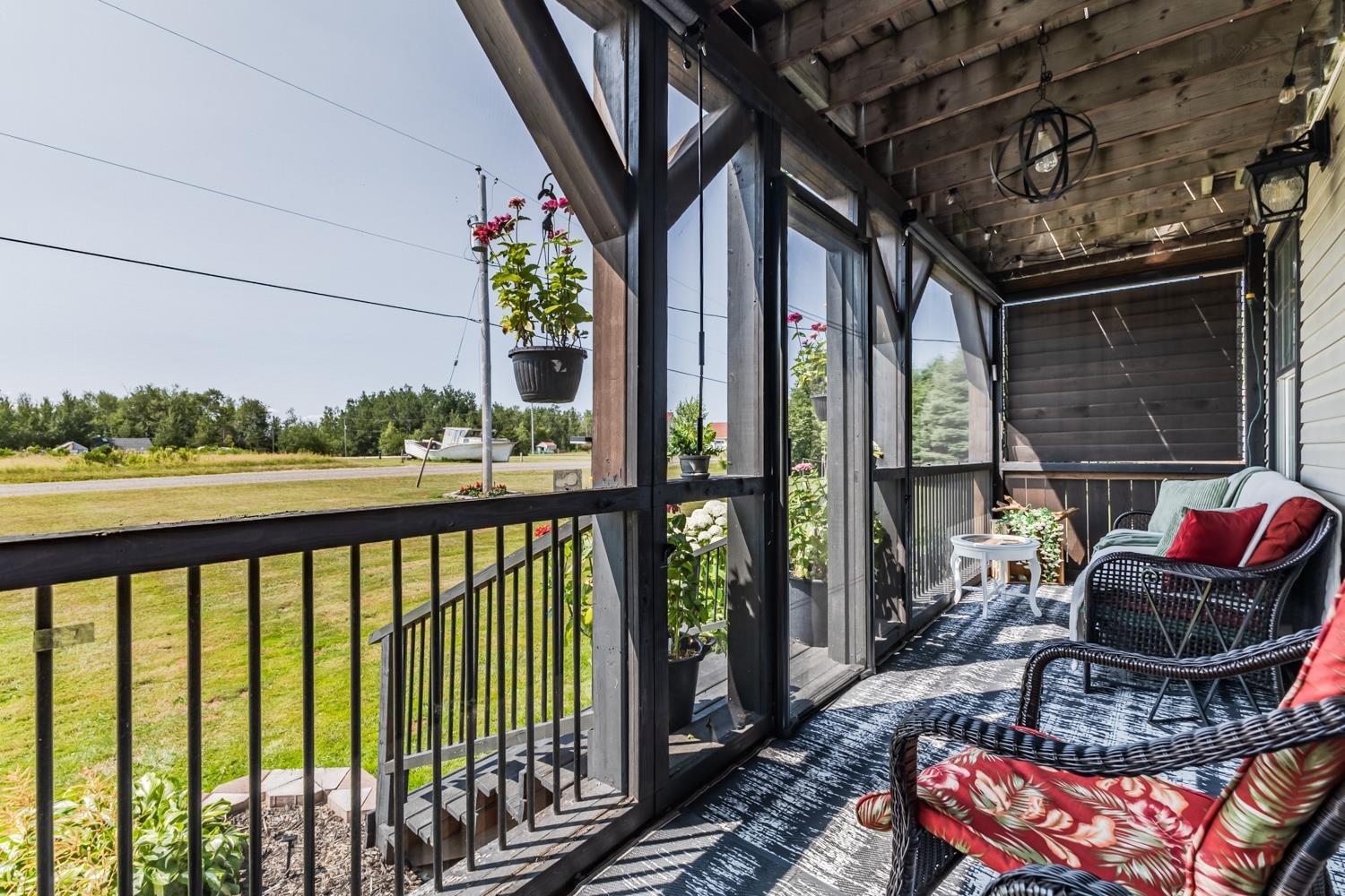 $649,900.00: 1923 Fox Harbour Rd, Fox Harbour