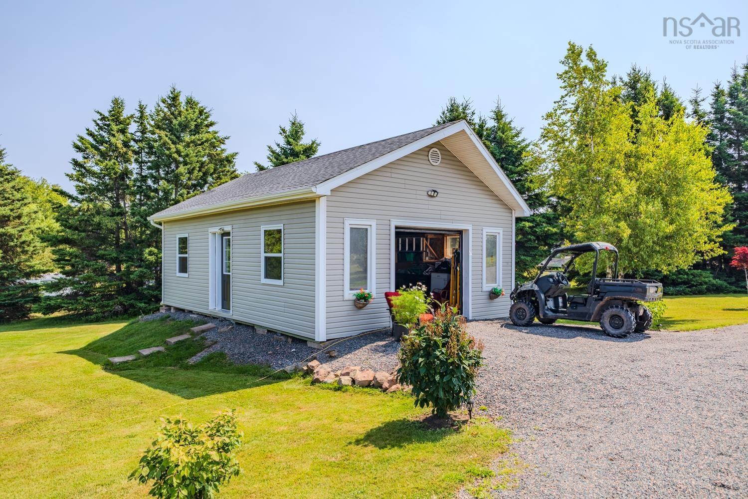 $649,900.00: 1923 Fox Harbour Rd, Fox Harbour