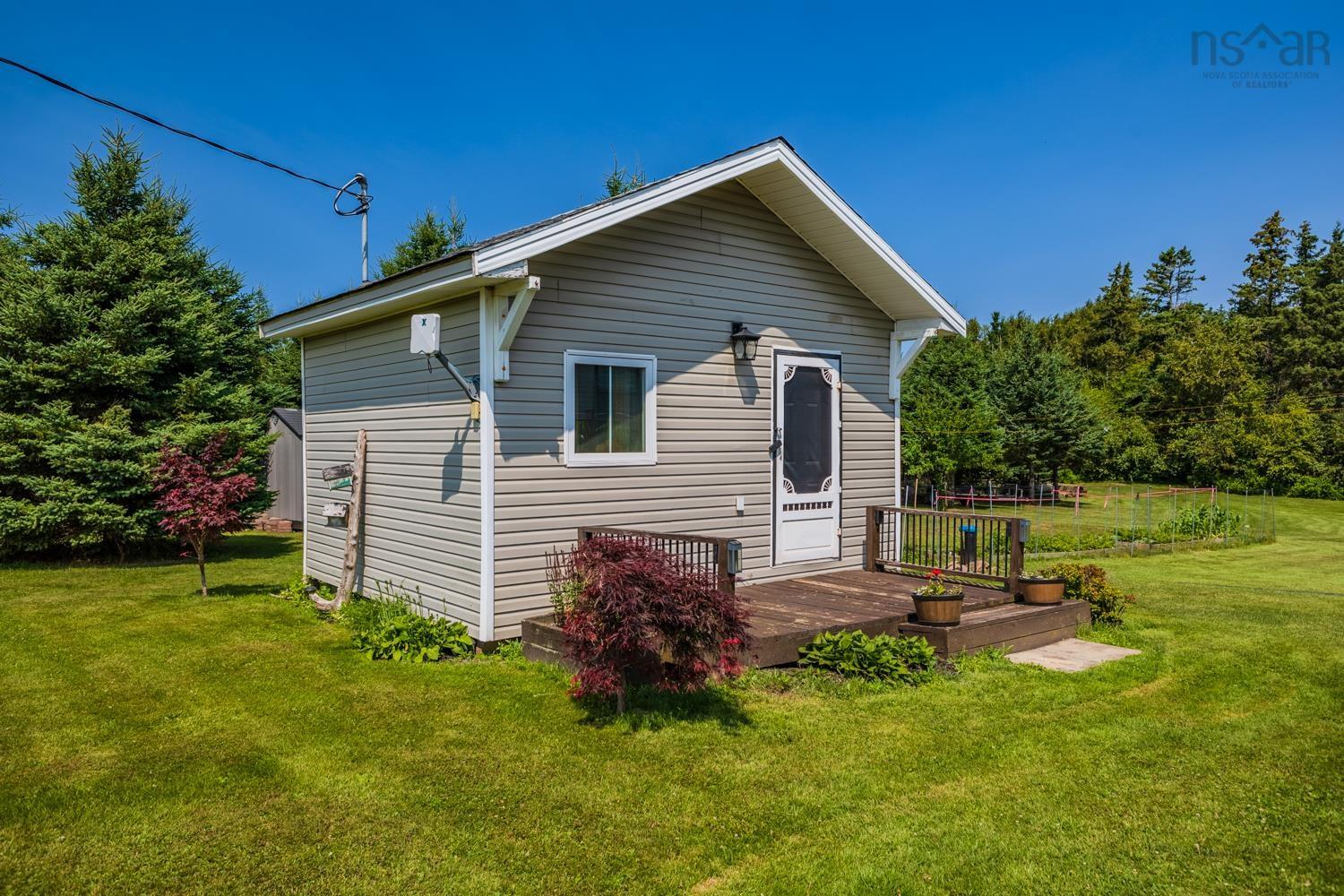 $649,900.00: 1923 Fox Harbour Rd, Fox Harbour
