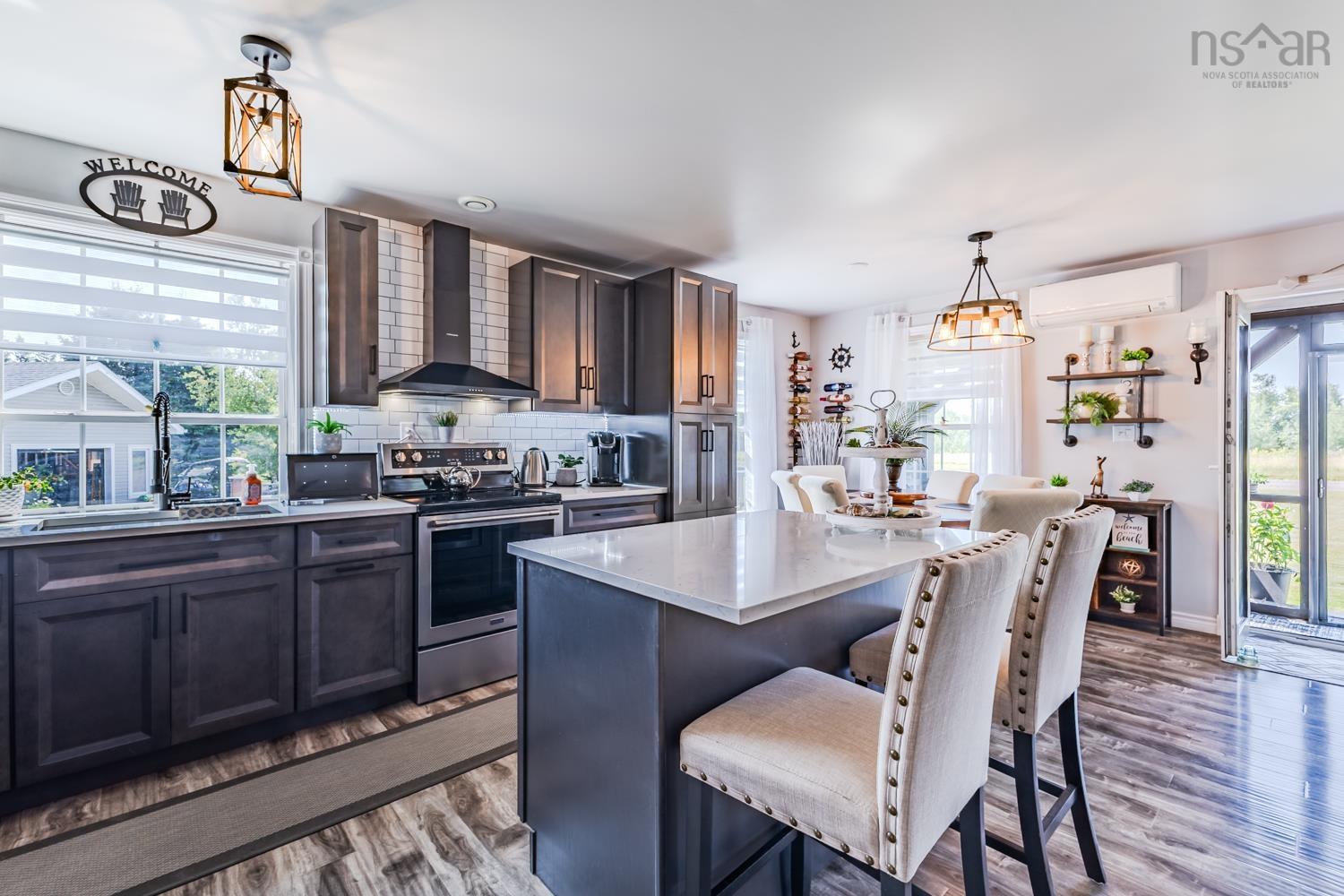 $649,900.00: 1923 Fox Harbour Rd, Fox Harbour
