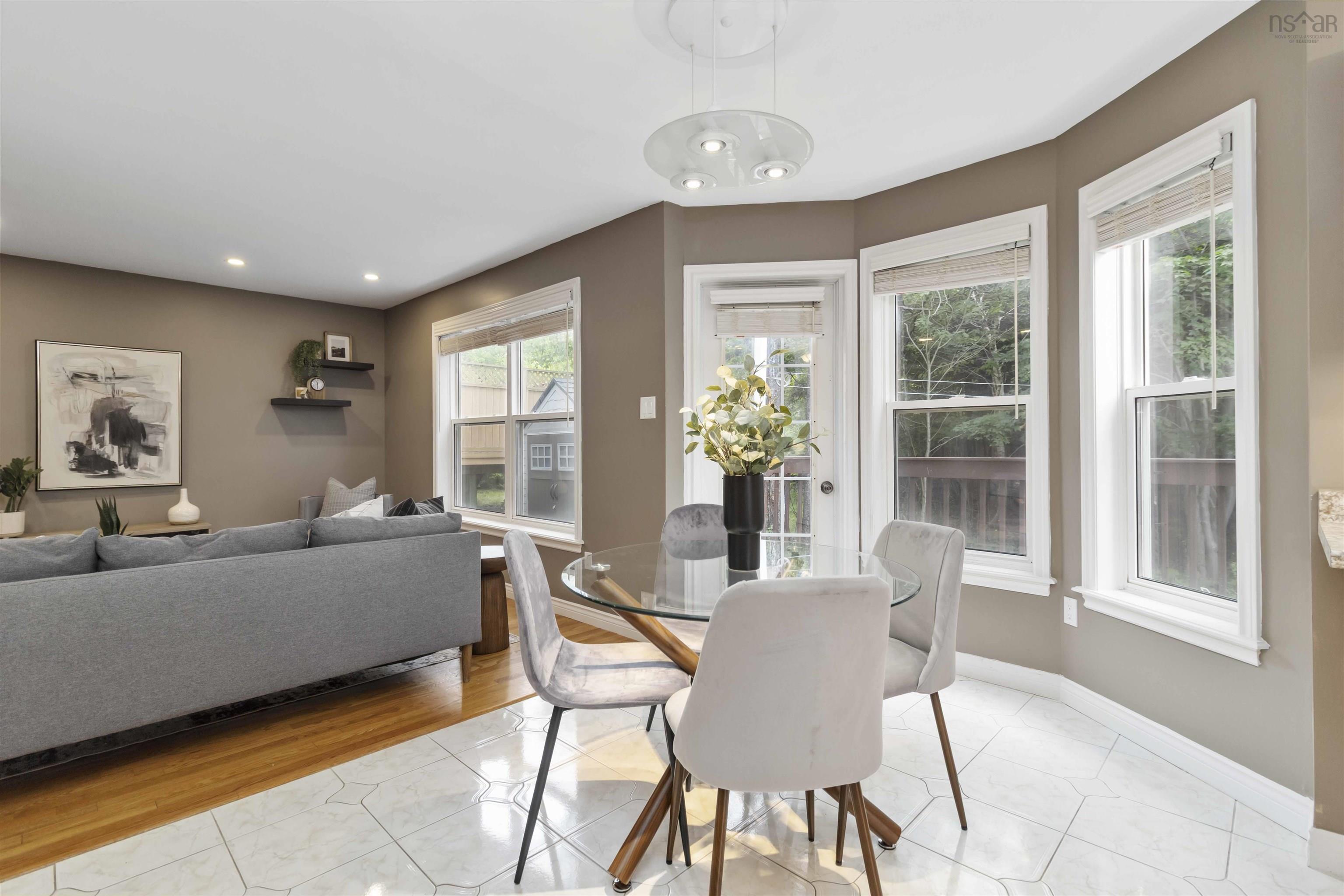 $799,900.00: 194 Radcliffe Drive, Clayton Park