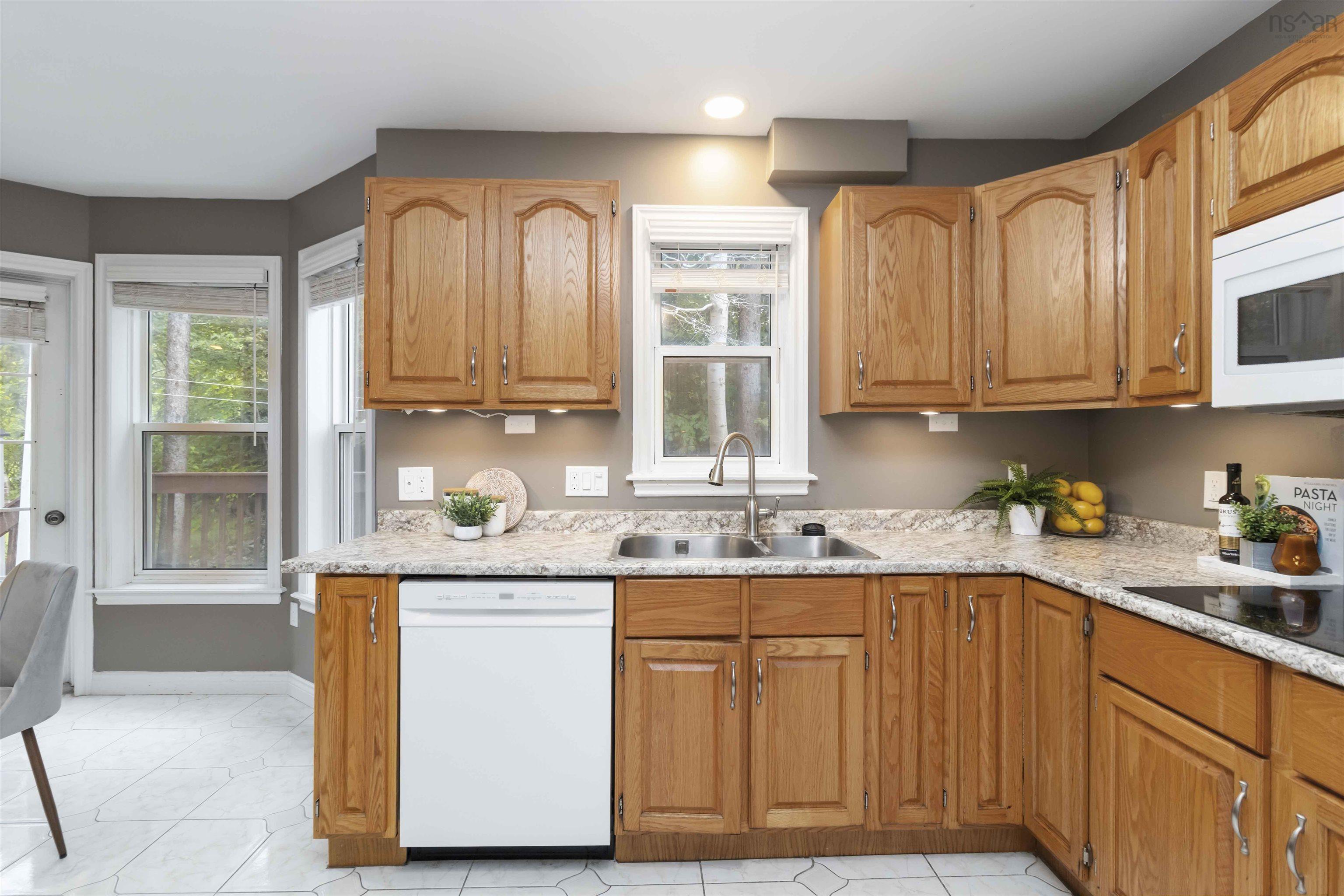 $799,900.00: 194 Radcliffe Drive, Clayton Park