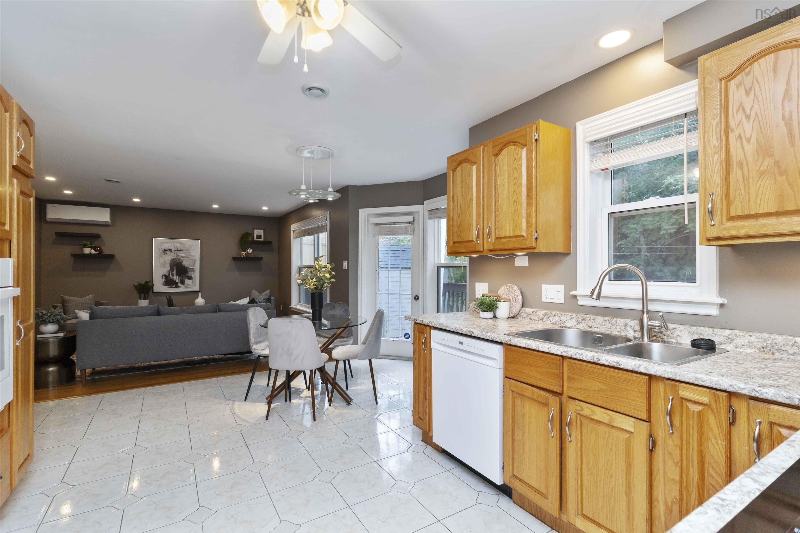 $799,900.00: 194 Radcliffe Drive, Clayton Park