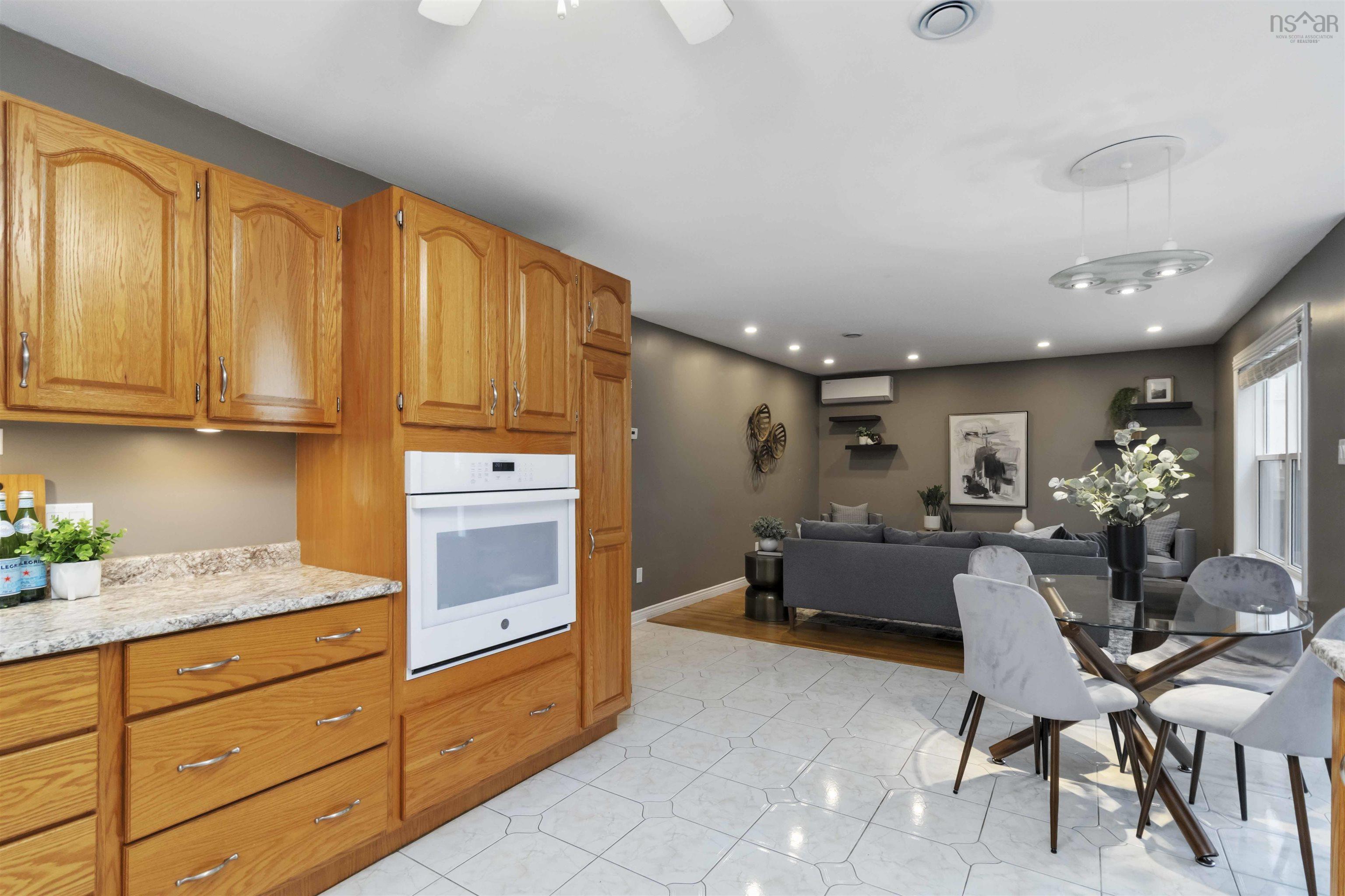 $799,900.00: 194 Radcliffe Drive, Clayton Park