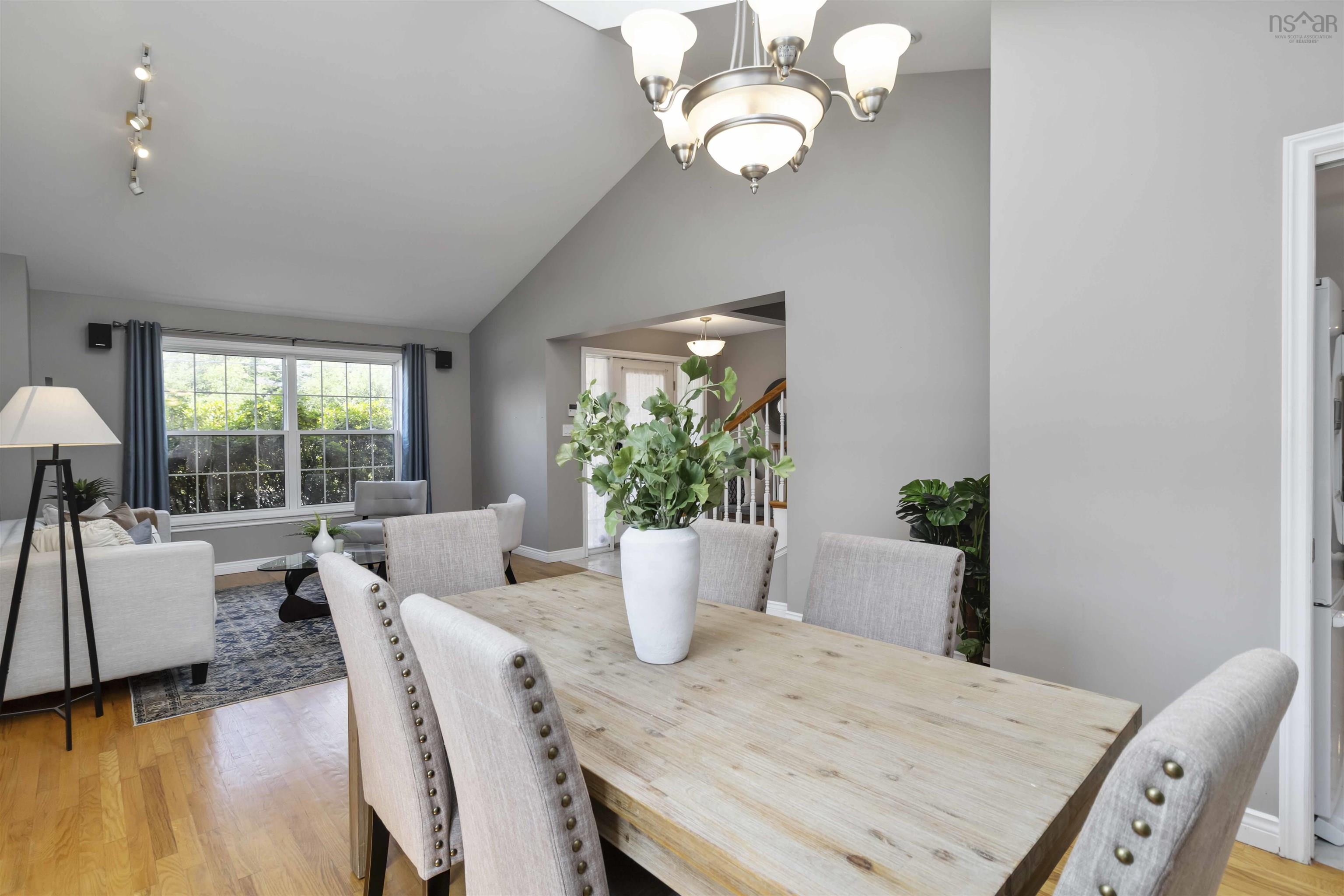 $799,900.00: 194 Radcliffe Drive, Clayton Park