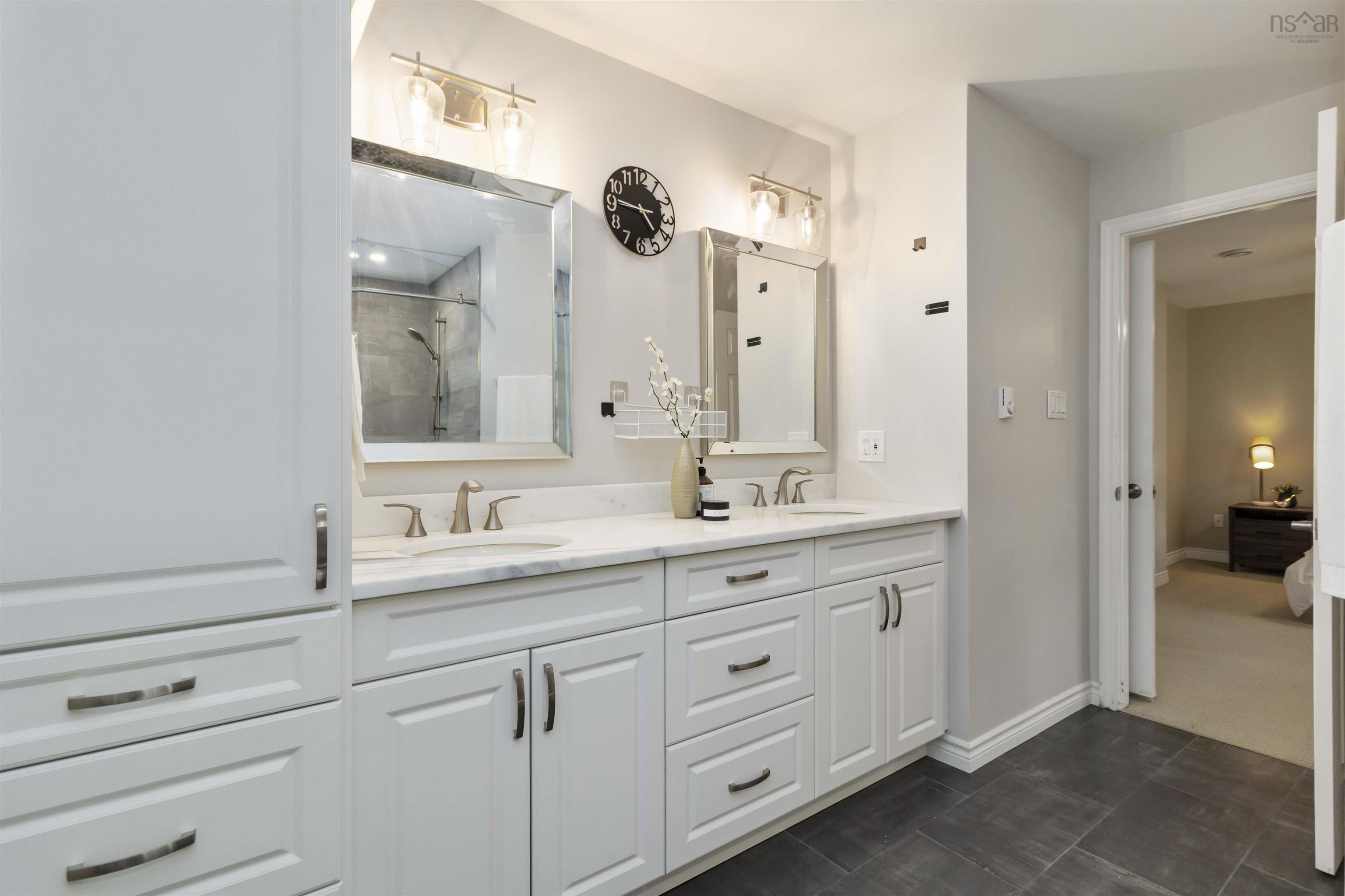 $799,900.00: 194 Radcliffe Drive, Clayton Park