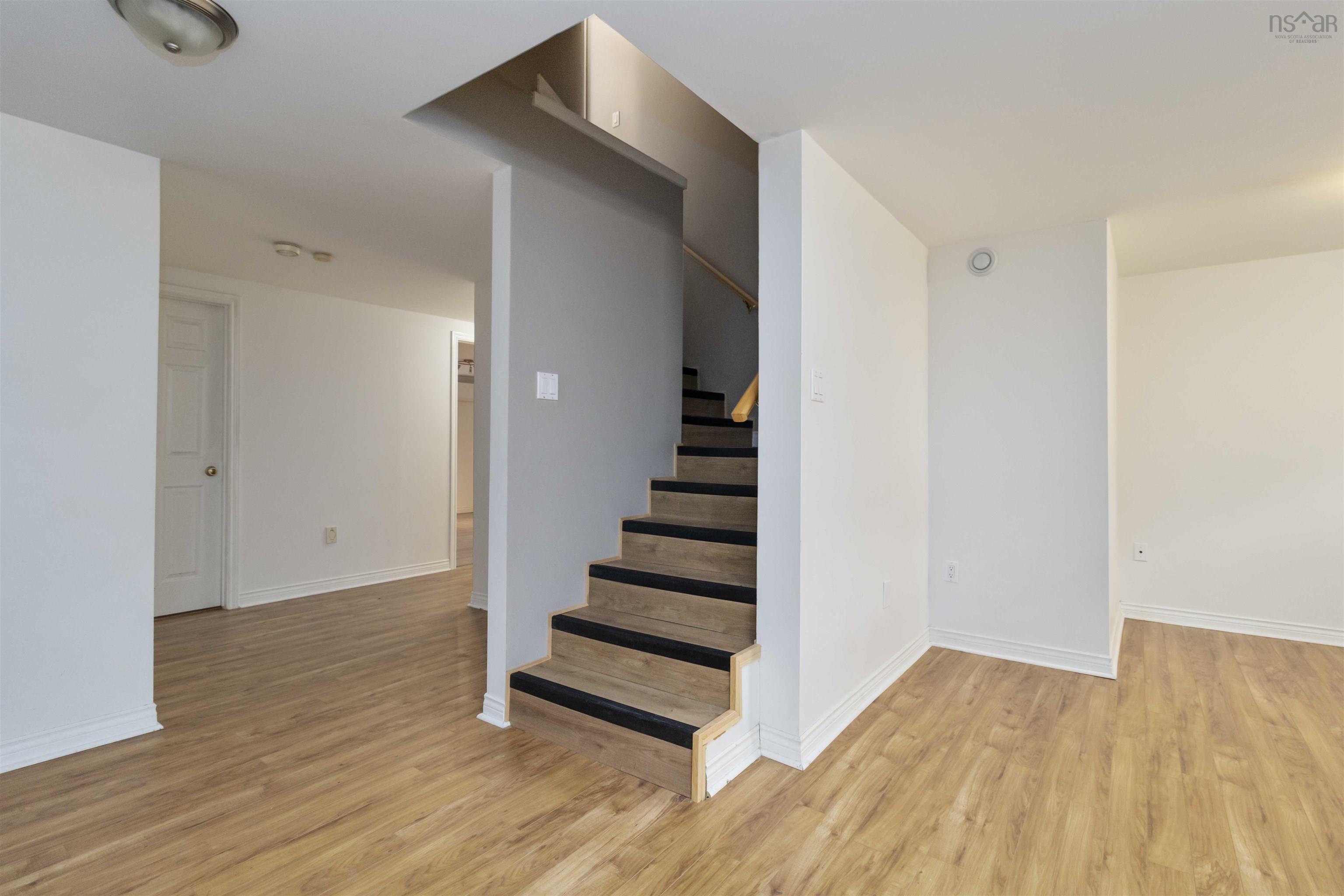 $799,900.00: 194 Radcliffe Drive, Clayton Park