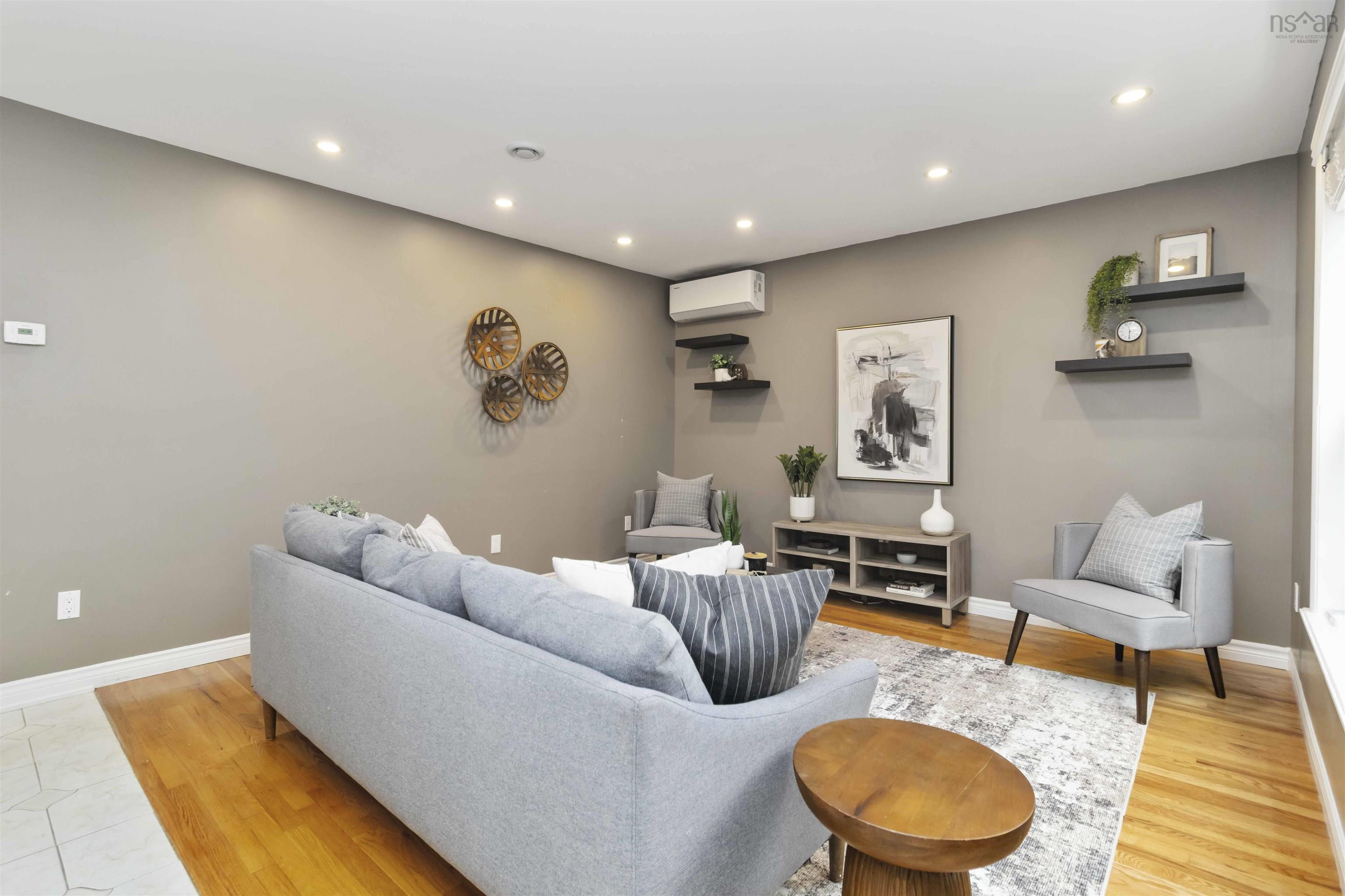 $799,900.00: 194 Radcliffe Drive, Clayton Park