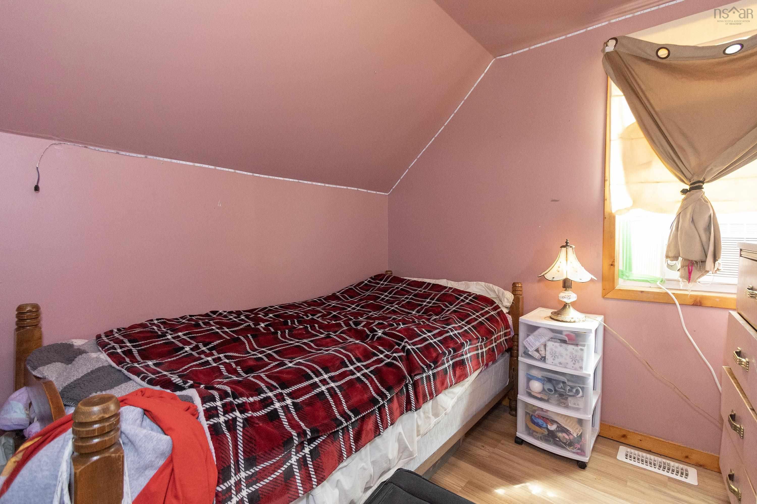 $169,900.00: 40 Park Street, Amherst