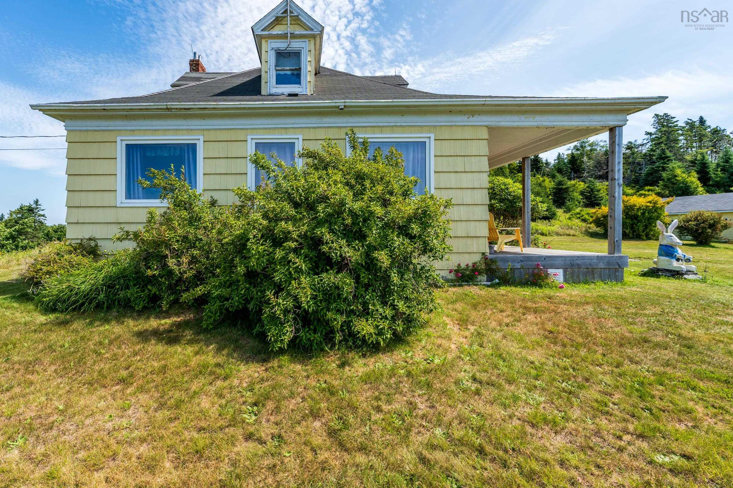 $319,900.00: 2504 Highway 1, Darlings Lake