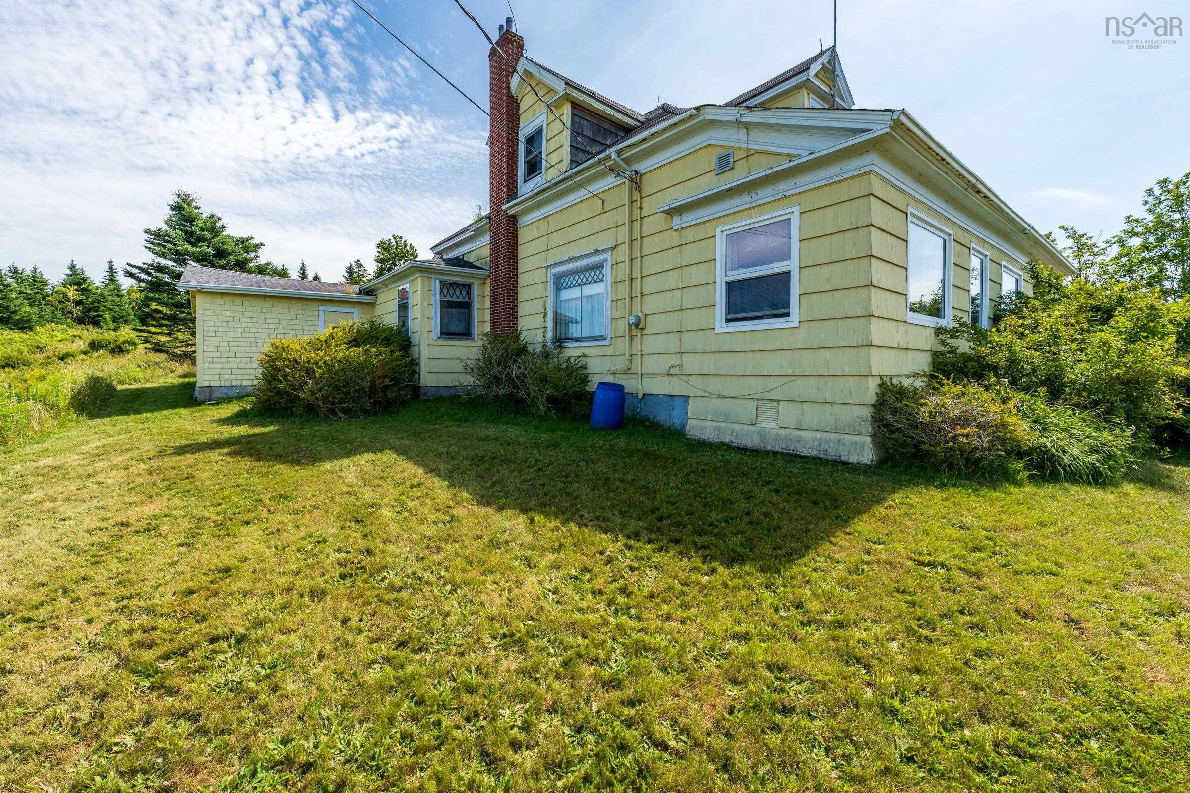 $319,900.00: 2504 Highway 1, Darlings Lake