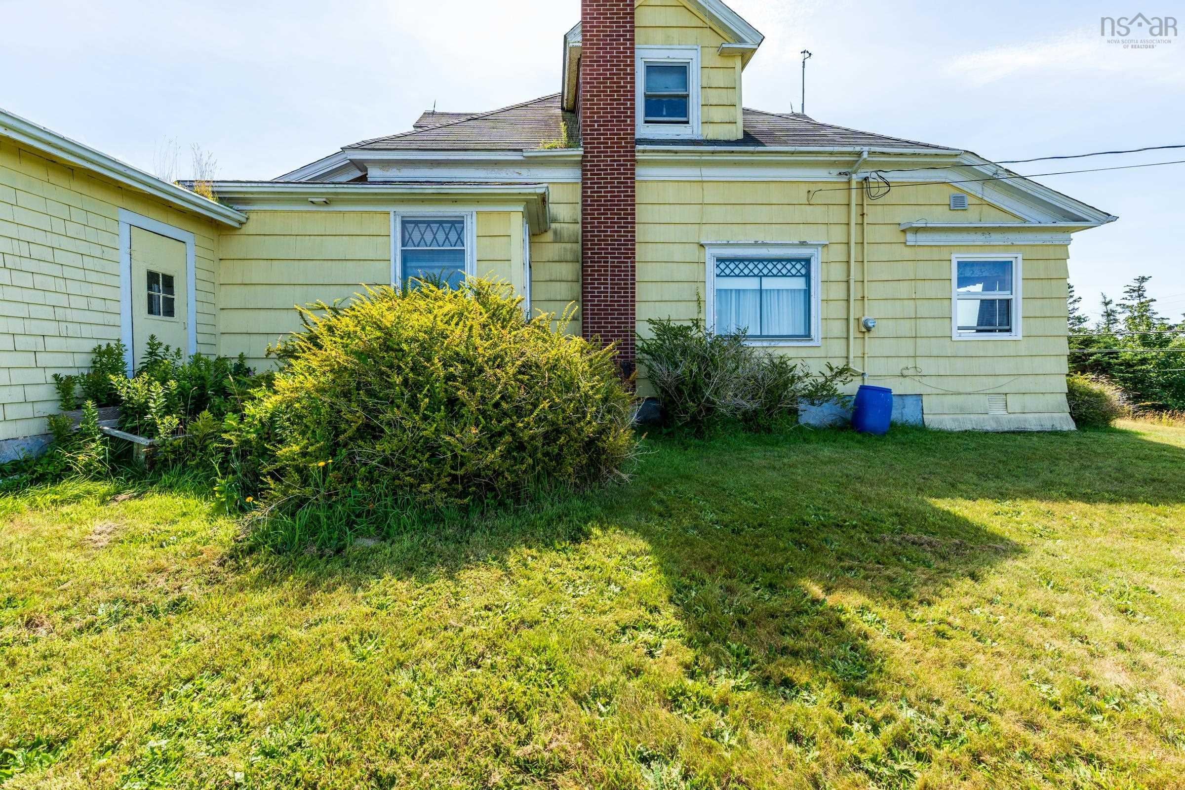 $319,900.00: 2504 Highway 1, Darlings Lake