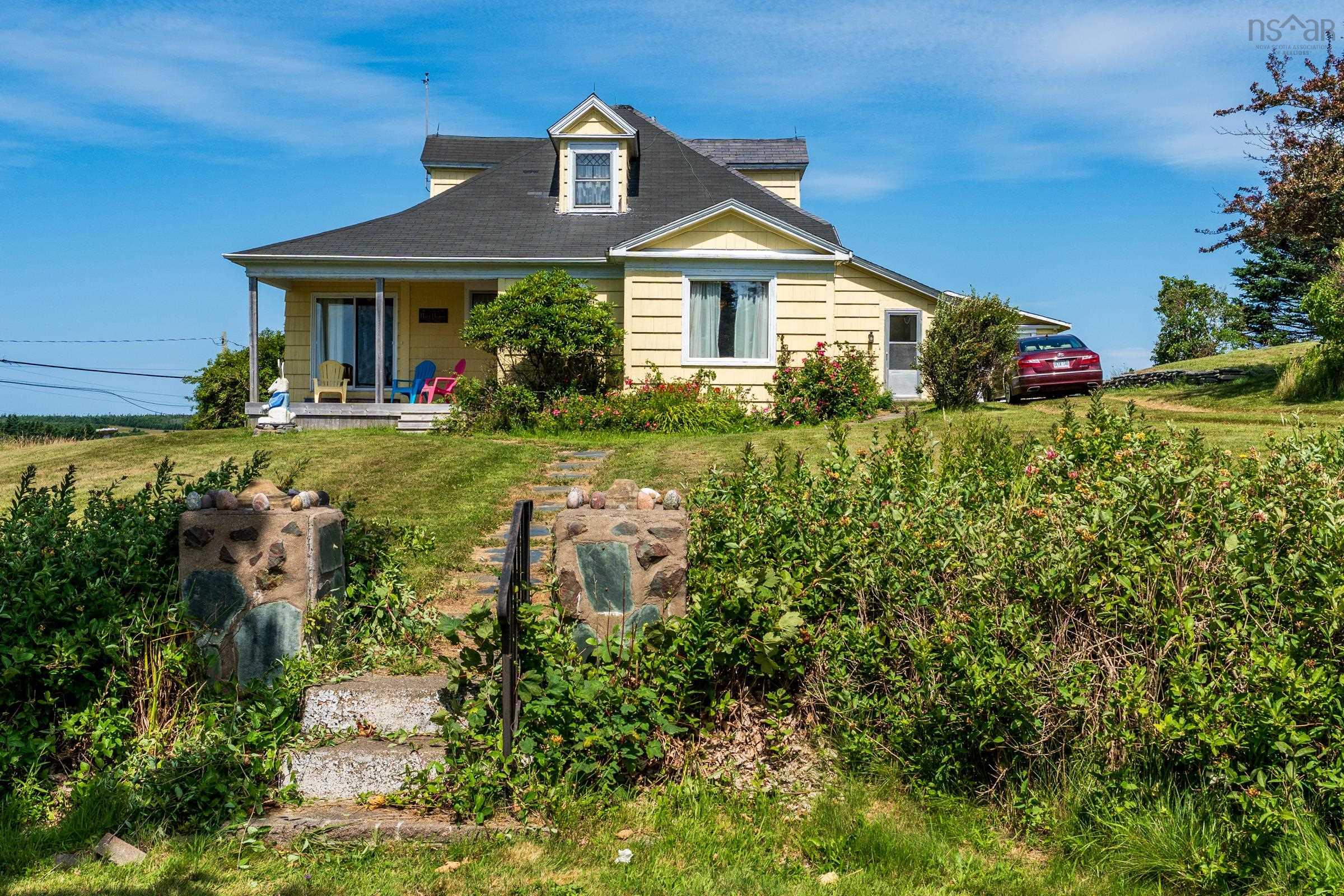 $319,900.00: 2504 Highway 1, Darlings Lake