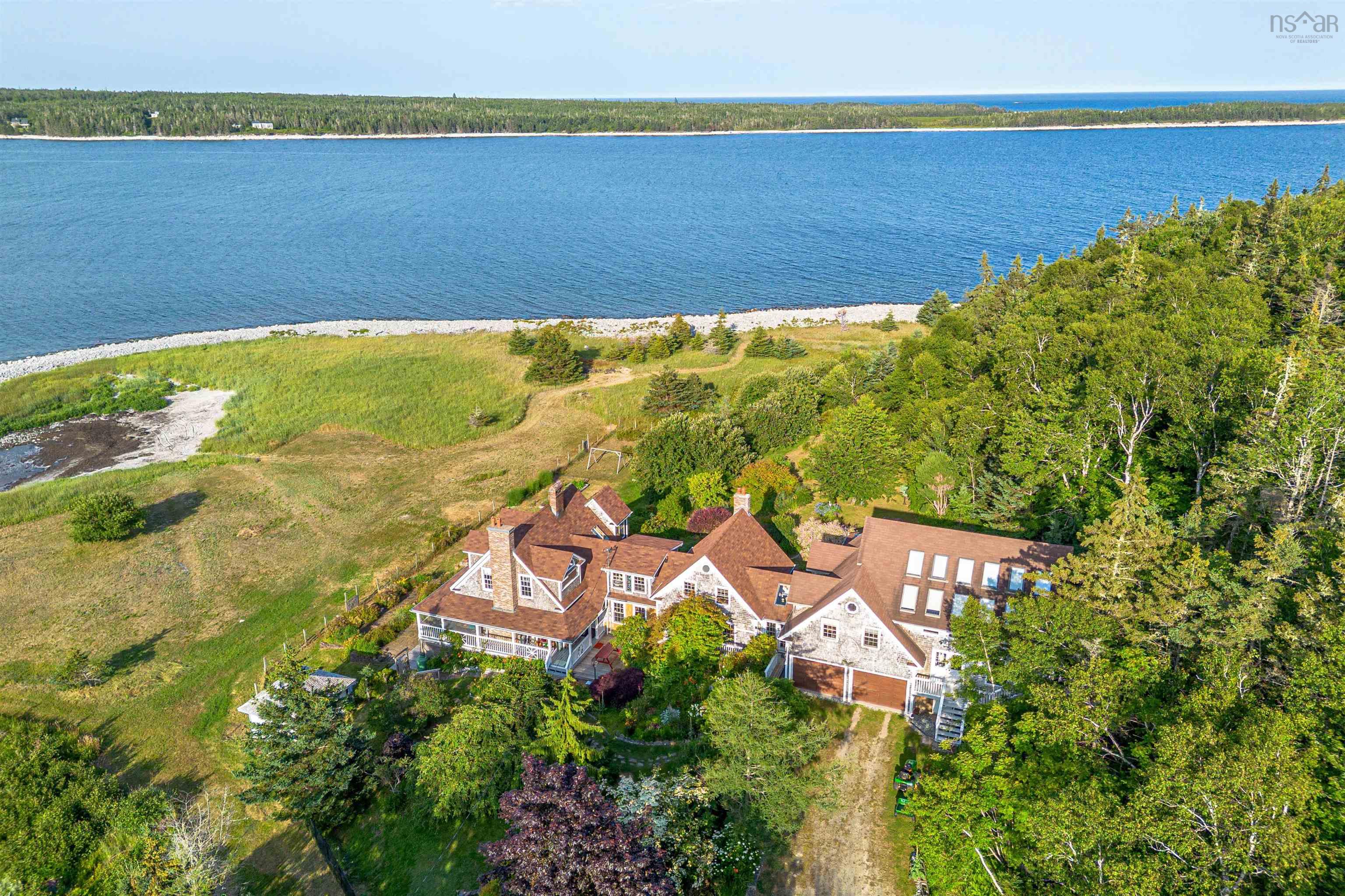 $1,295,000.00: 1618 McLeans Lake Road, Port L'Hebert