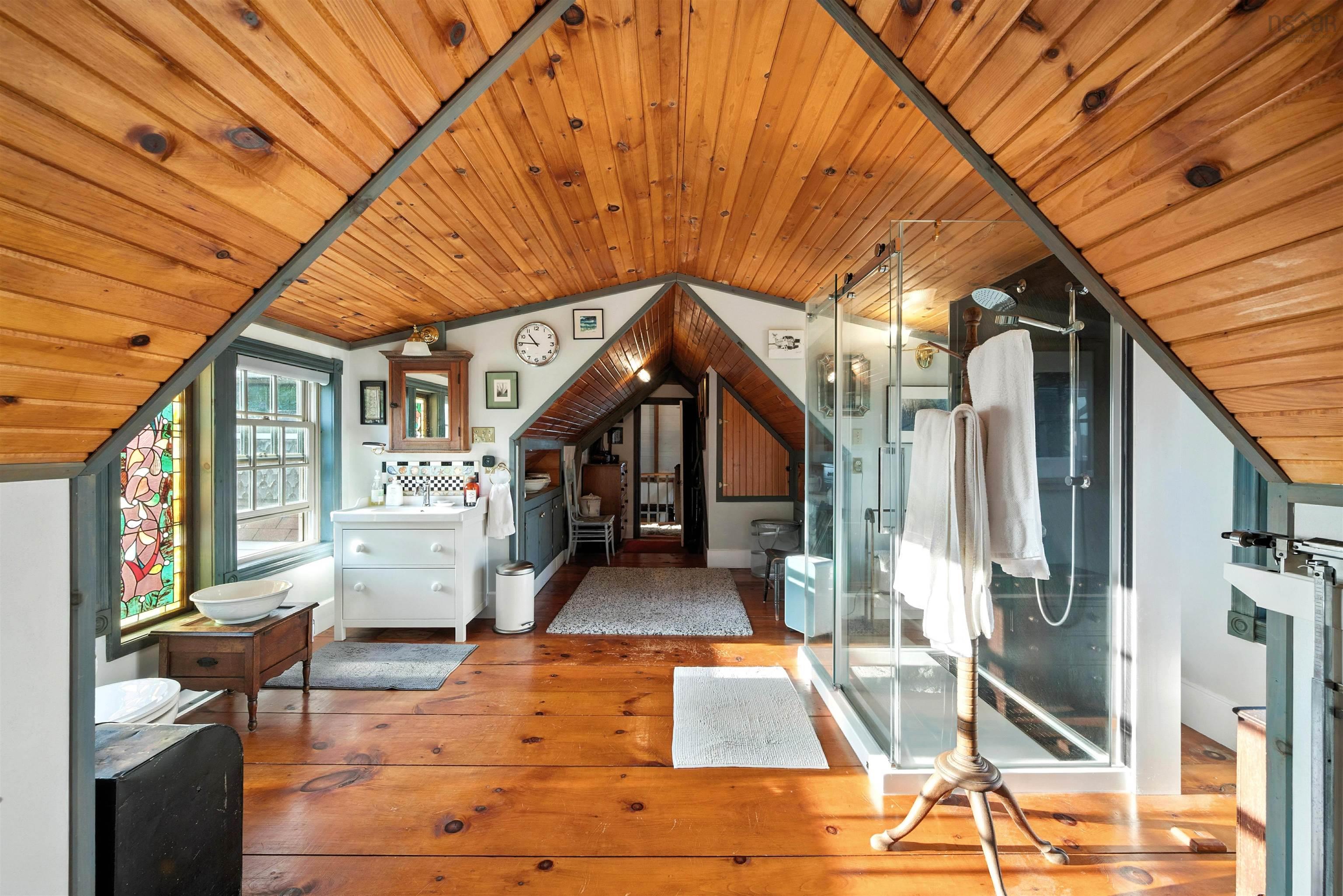 $1,295,000.00: 1618 McLeans Lake Road, Port L