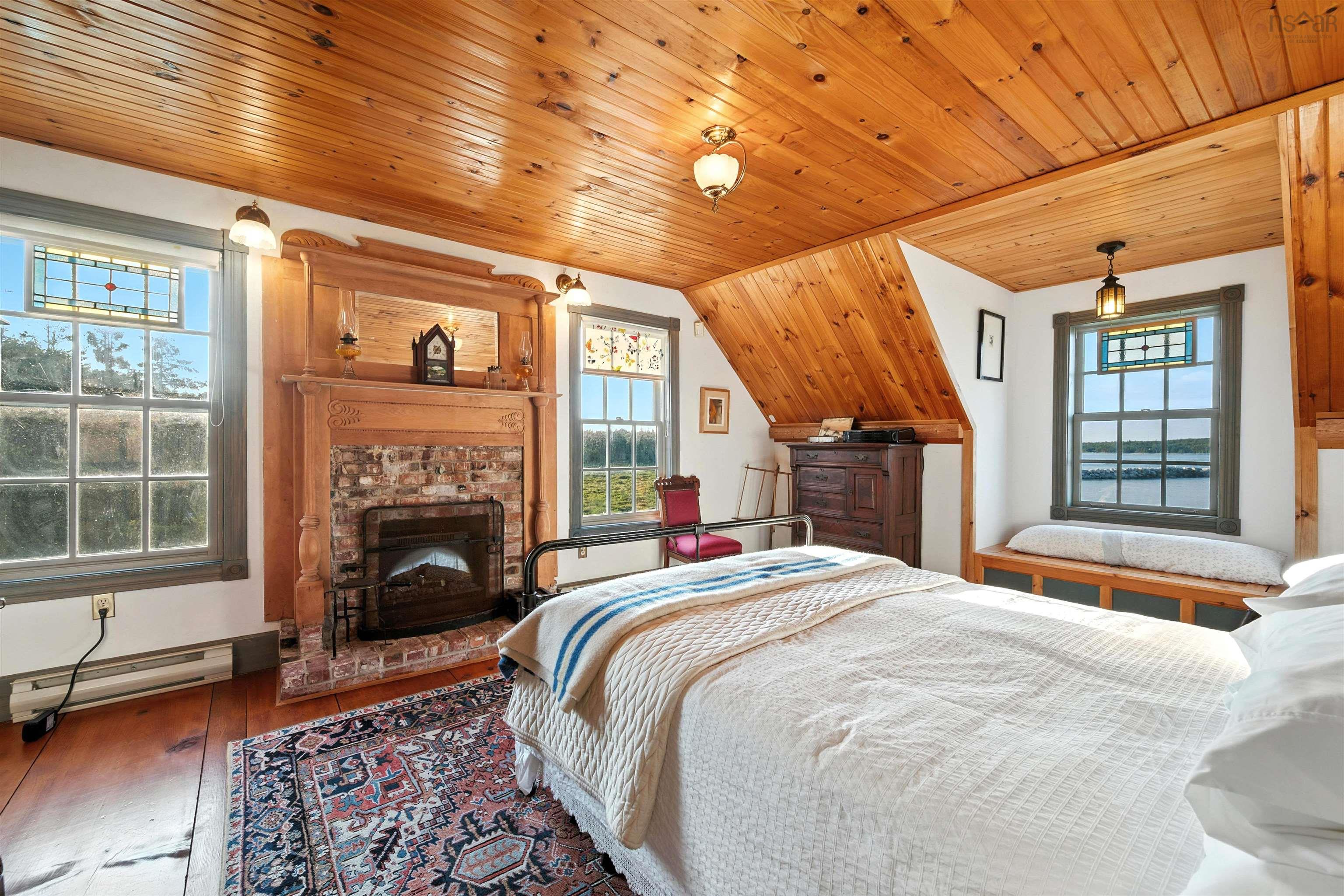 $1,295,000.00: 1618 McLeans Lake Road, Port L