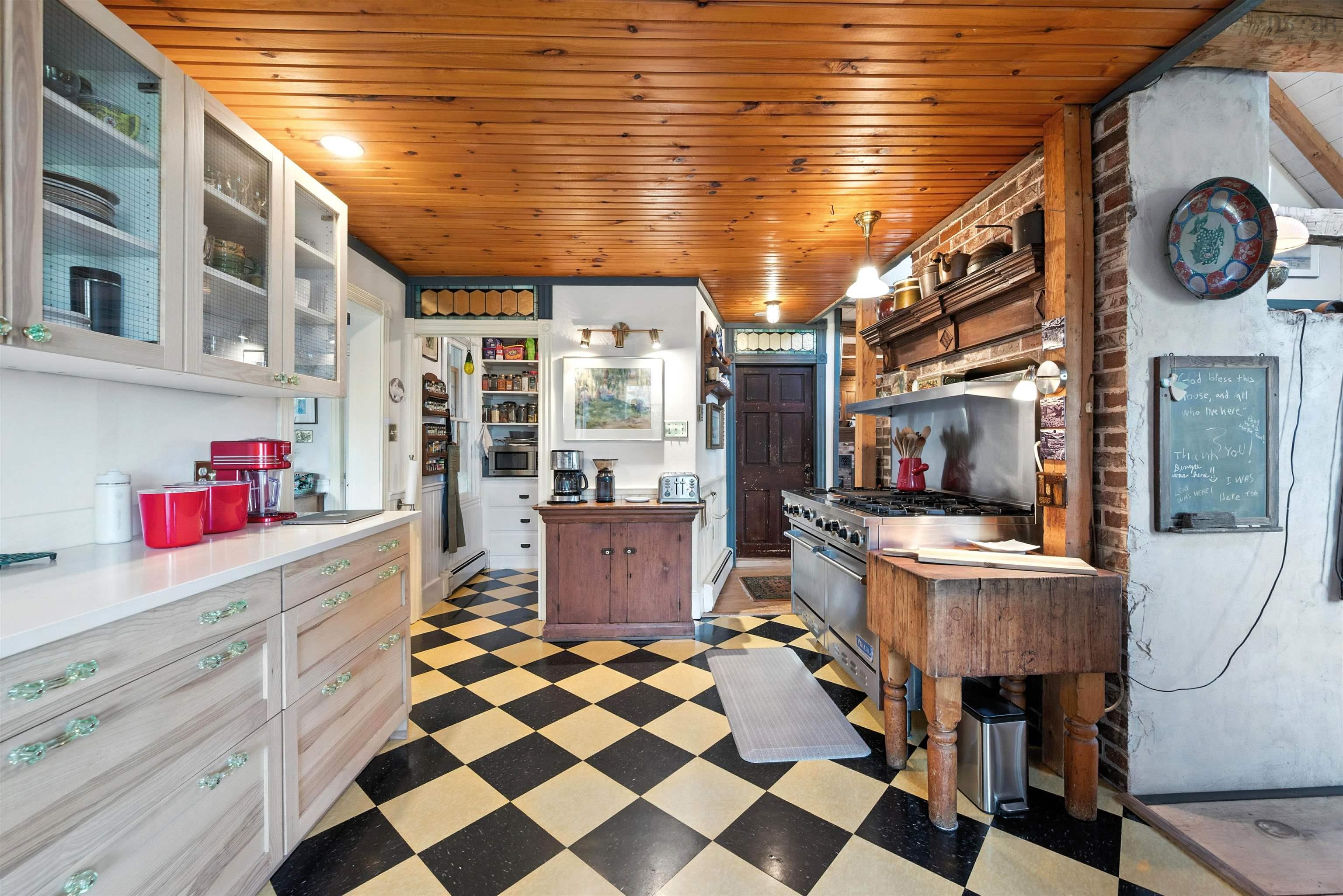 $1,295,000.00: 1618 McLeans Lake Road, Port L