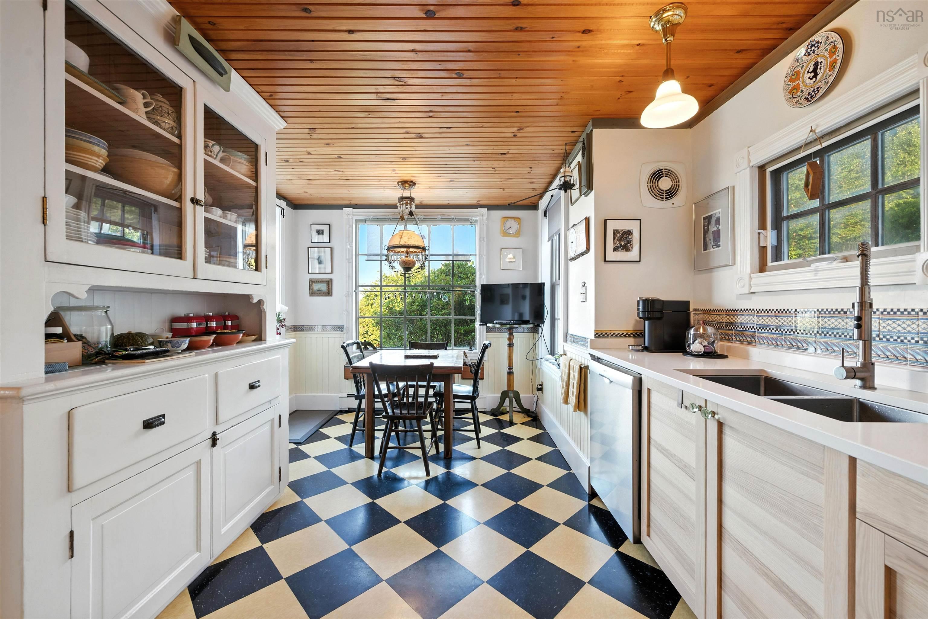 $1,295,000.00: 1618 McLeans Lake Road, Port L