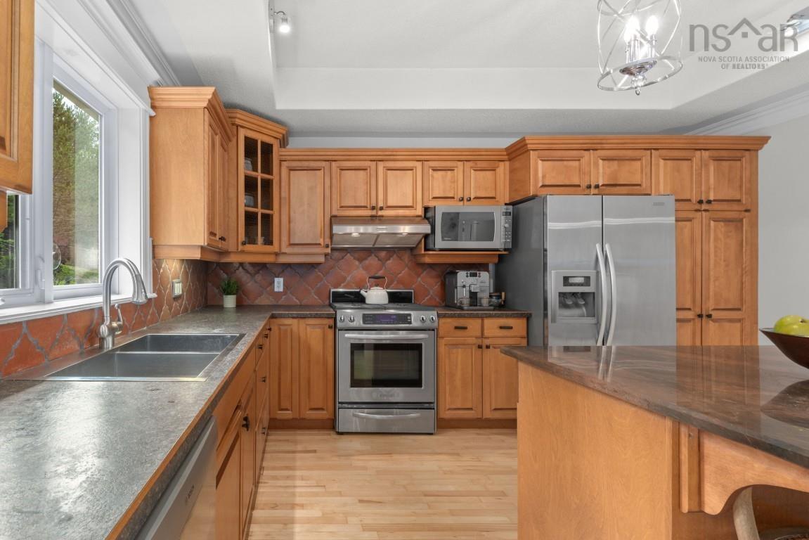 $769,900.00: 28 Glenmont Avenue, Bedford