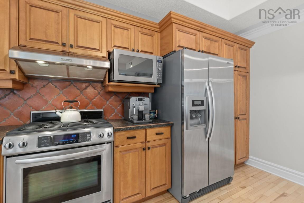 $769,900.00: 28 Glenmont Avenue, Bedford